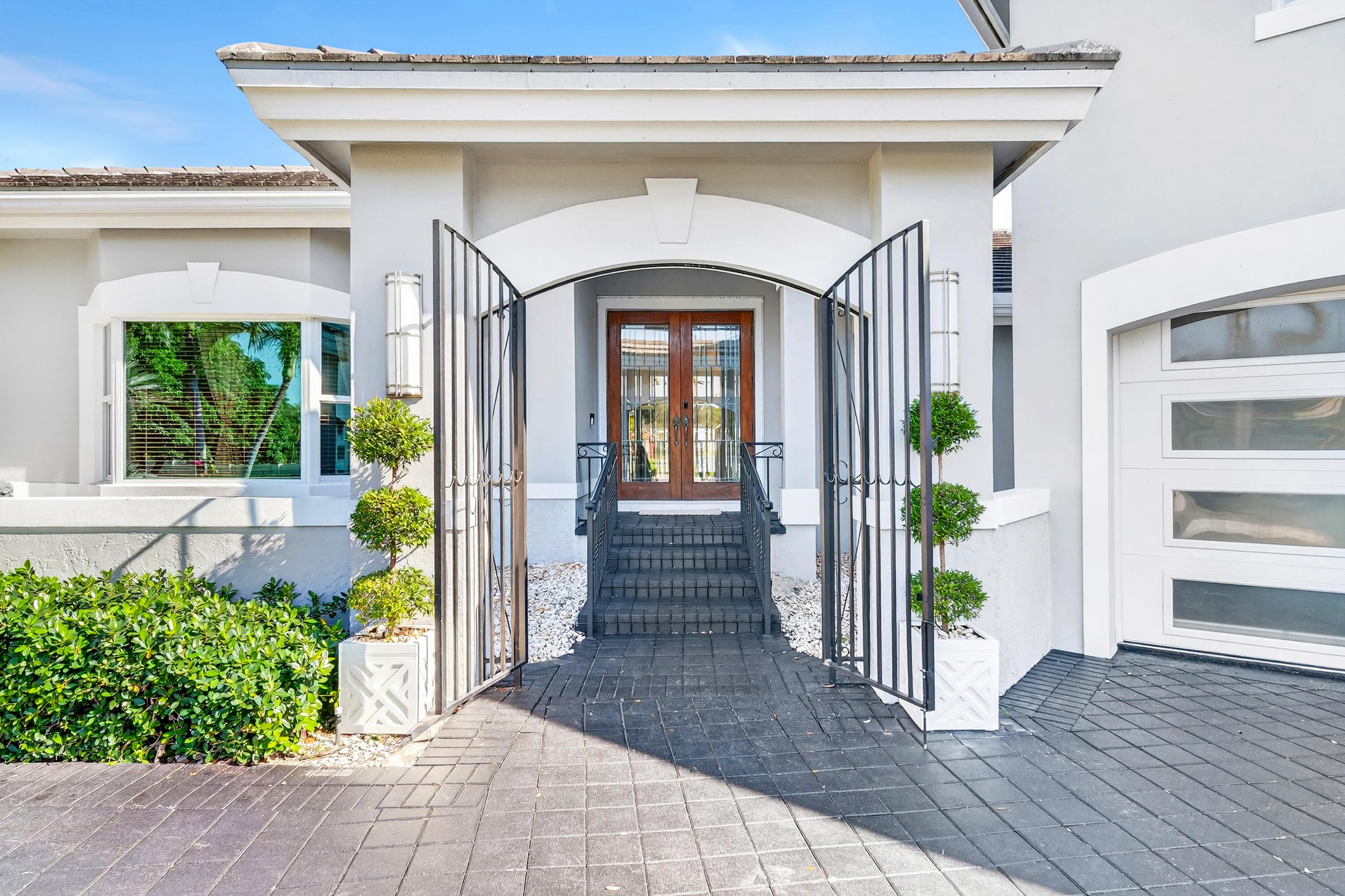 6 Cloister Circle, West Palm Beach, FL 33401 — photo 3 of 51