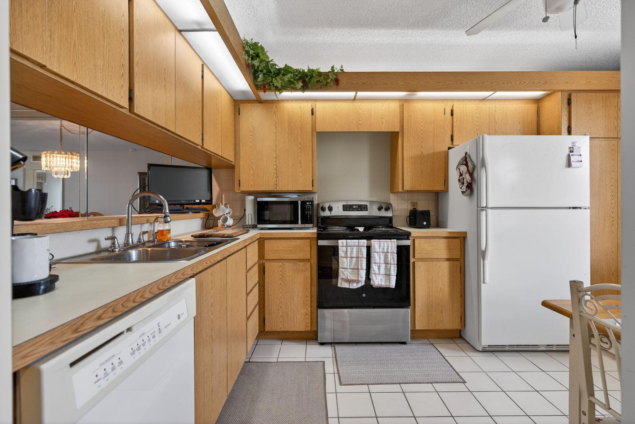 2581 Village Boulevard 401, West Palm Beach, FL 33409 — photo 4 of 24
