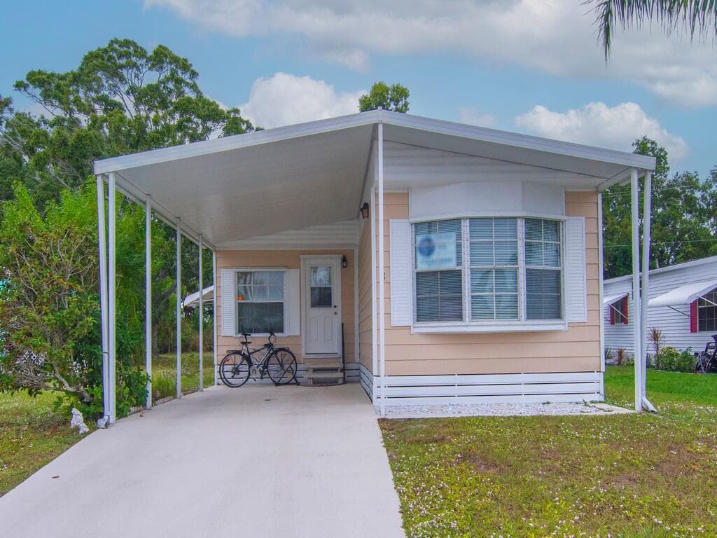 61 E Caribbean, Port St. Lucie, FL 34952 — photo 5 of 48