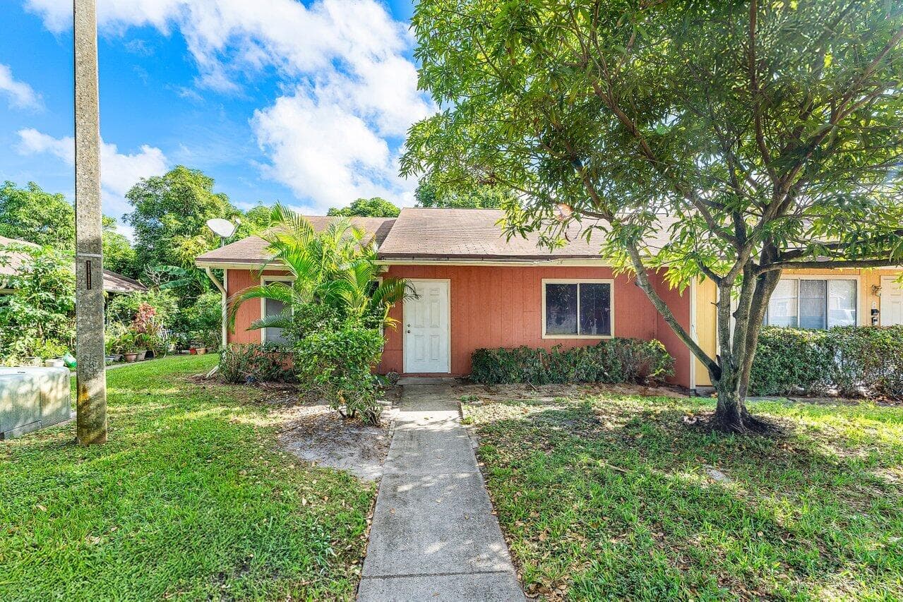 4627 Orleans Court A, West Palm Beach, FL 33415 — photo 2 of 23