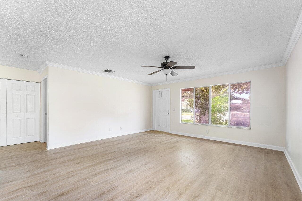 4627 Orleans Court A, West Palm Beach, FL 33415 — photo 7 of 23