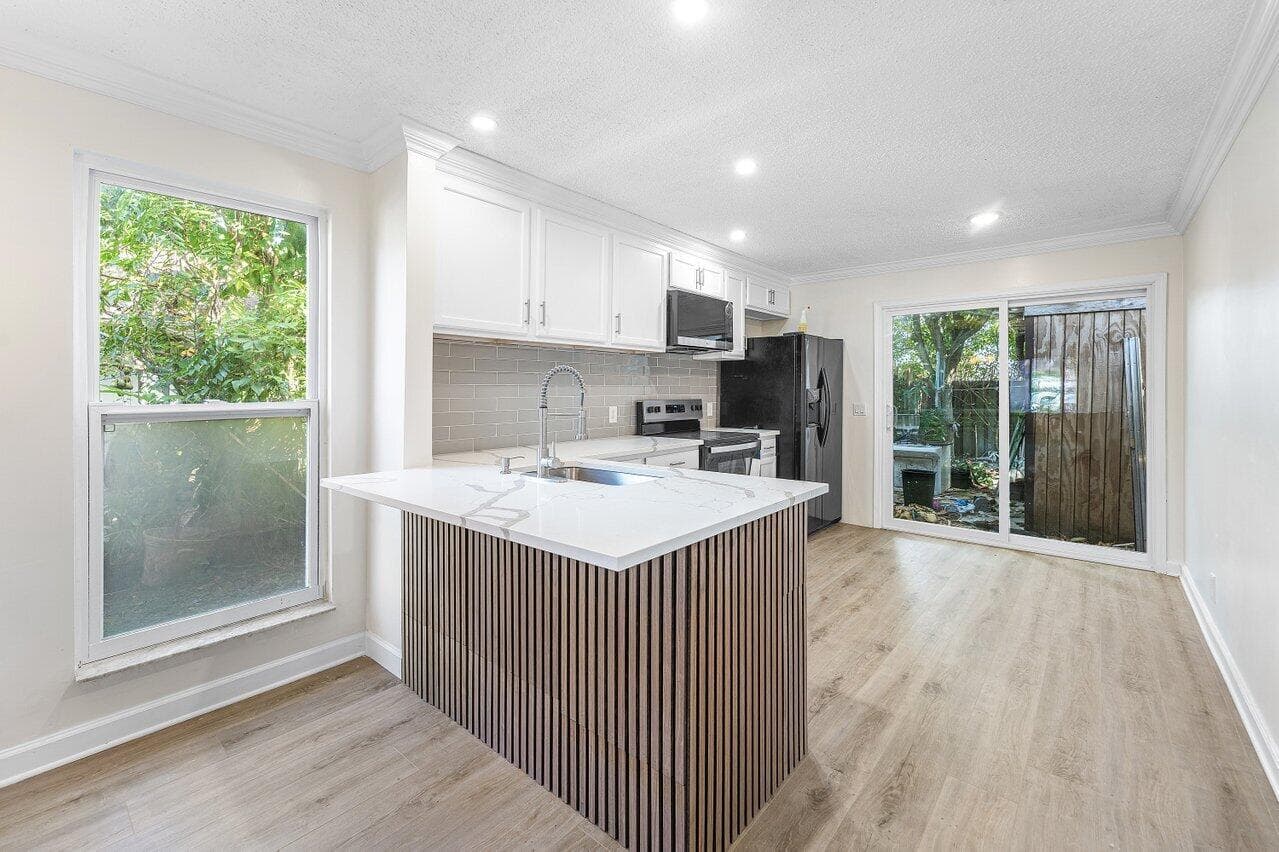 4627 Orleans Court A, West Palm Beach, FL 33415 — photo 8 of 23