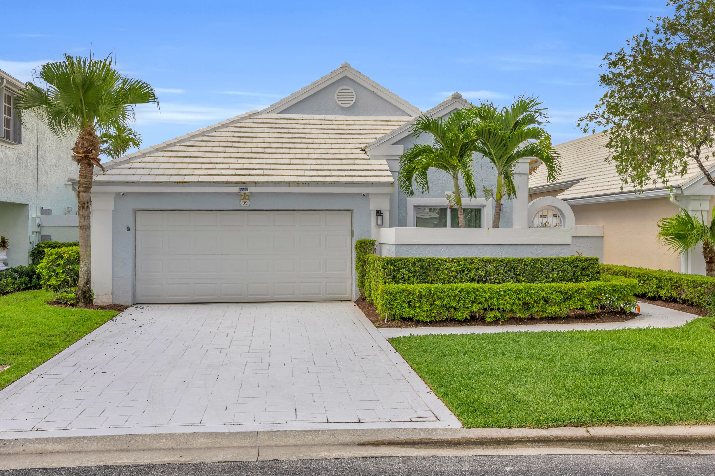 39 Dorchester Circle, Palm Beach Gardens, FL 33418 — photo 1 of 16