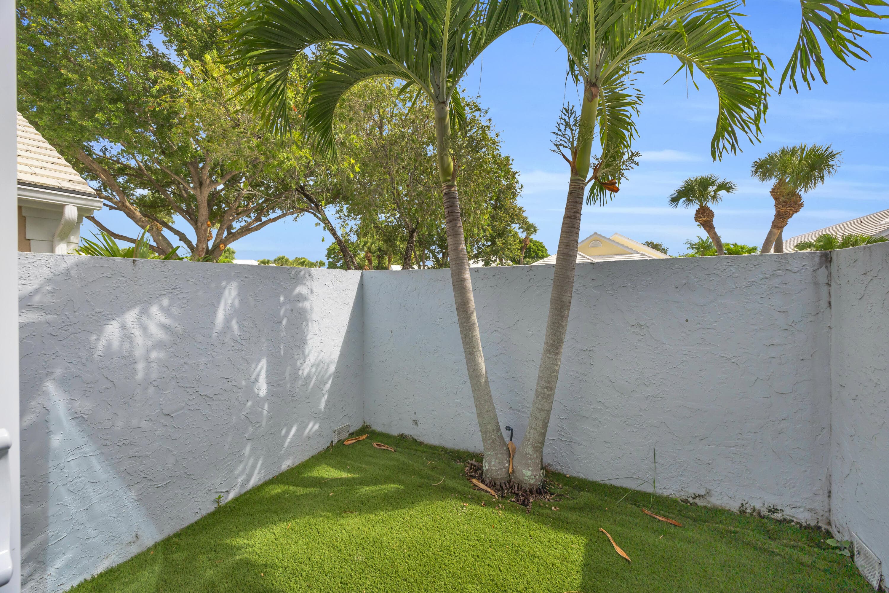 39 Dorchester Circle, Palm Beach Gardens, FL 33418 — photo 12 of 16