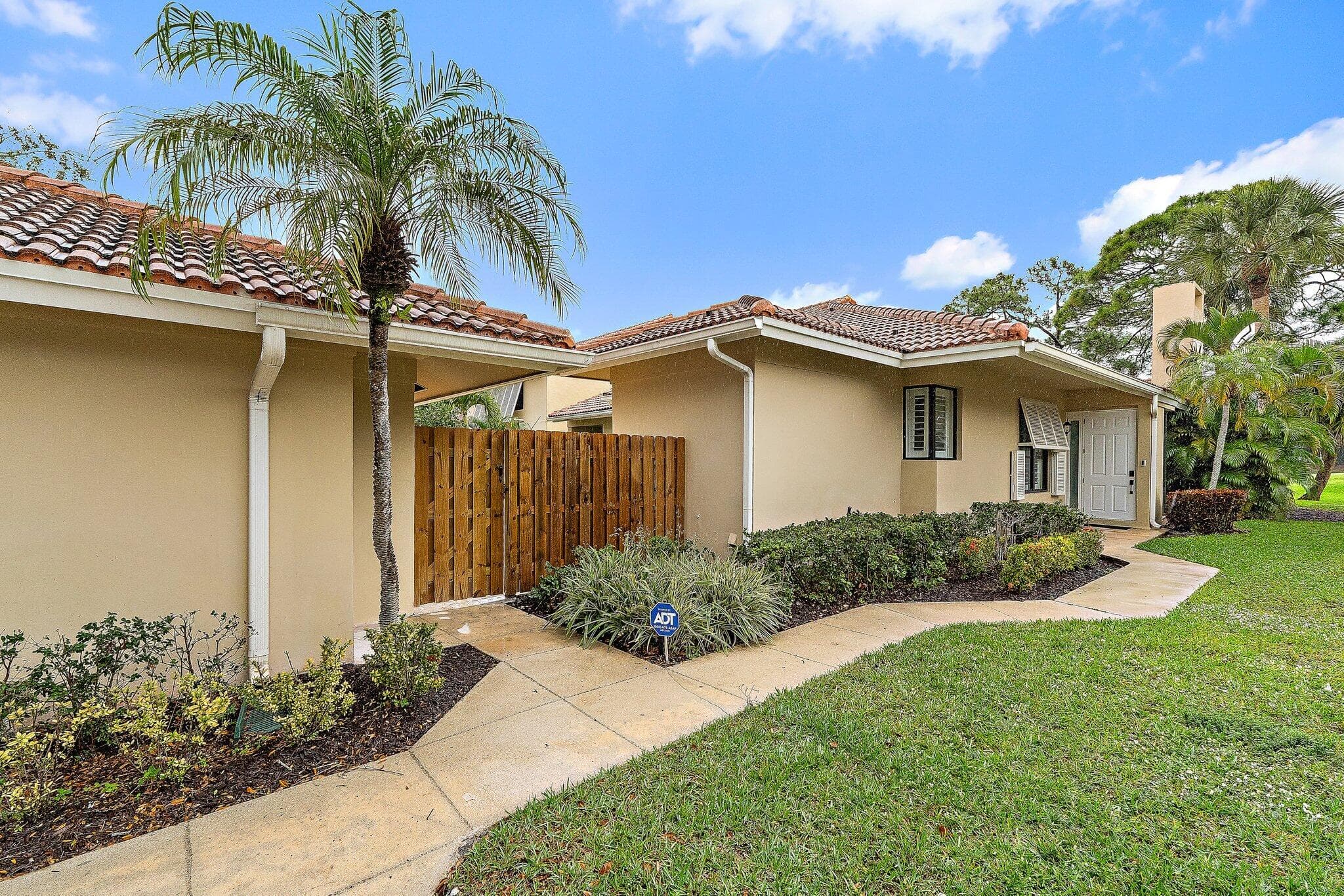 150 Old Meadow Way, Palm Beach Gardens, FL 33418 — photo 2 of 54