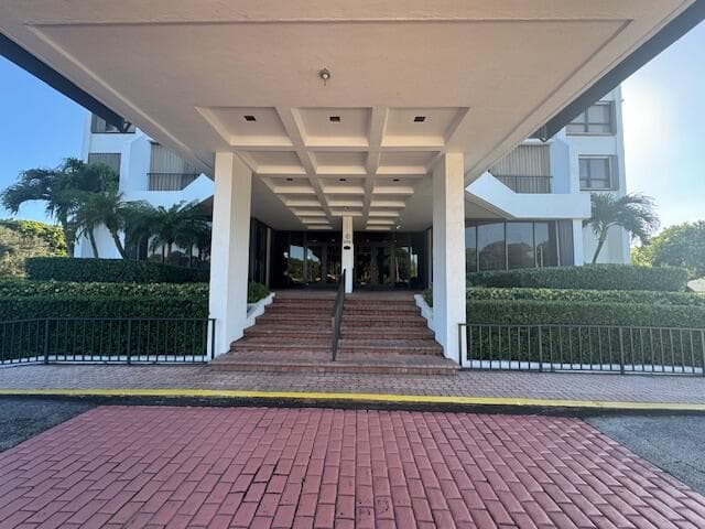 5600 N Flagler Drive 401, West Palm Beach, FL 33407 — photo 3 of 34
