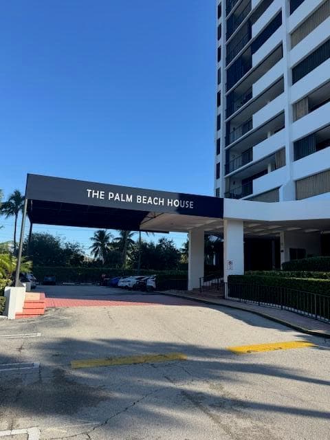 5600 N Flagler Drive 401, West Palm Beach, FL 33407 — photo 2 of 34