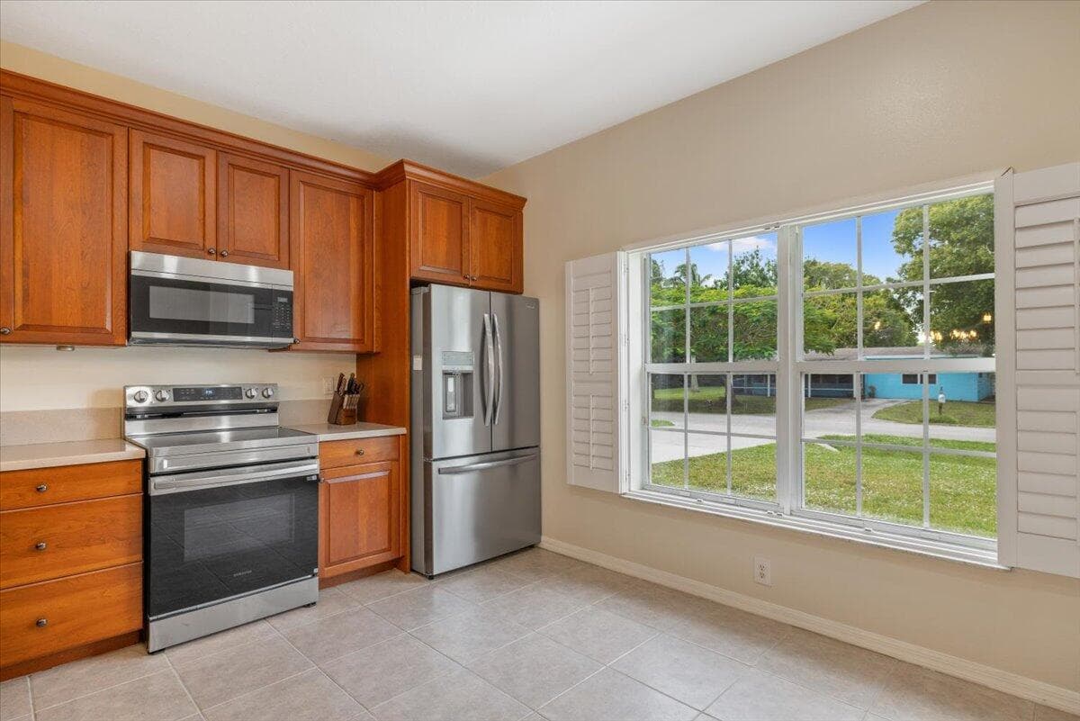 1410 4th Court, Vero Beach, FL 32960 — photo 5 of 37