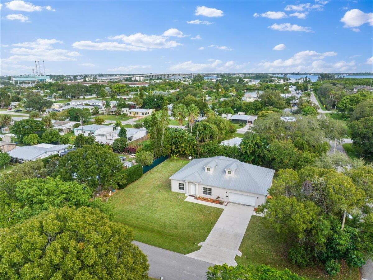 1410 4th Court, Vero Beach, FL 32960 — photo 34 of 37