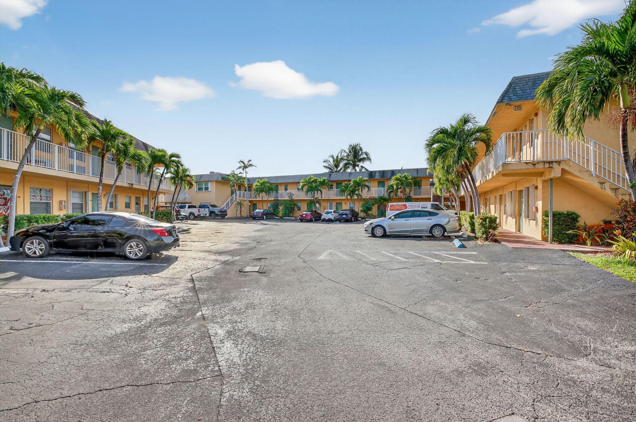 4071 N Dixie Highway 32, Oakland Park, FL 33334 — photo 1 of 9