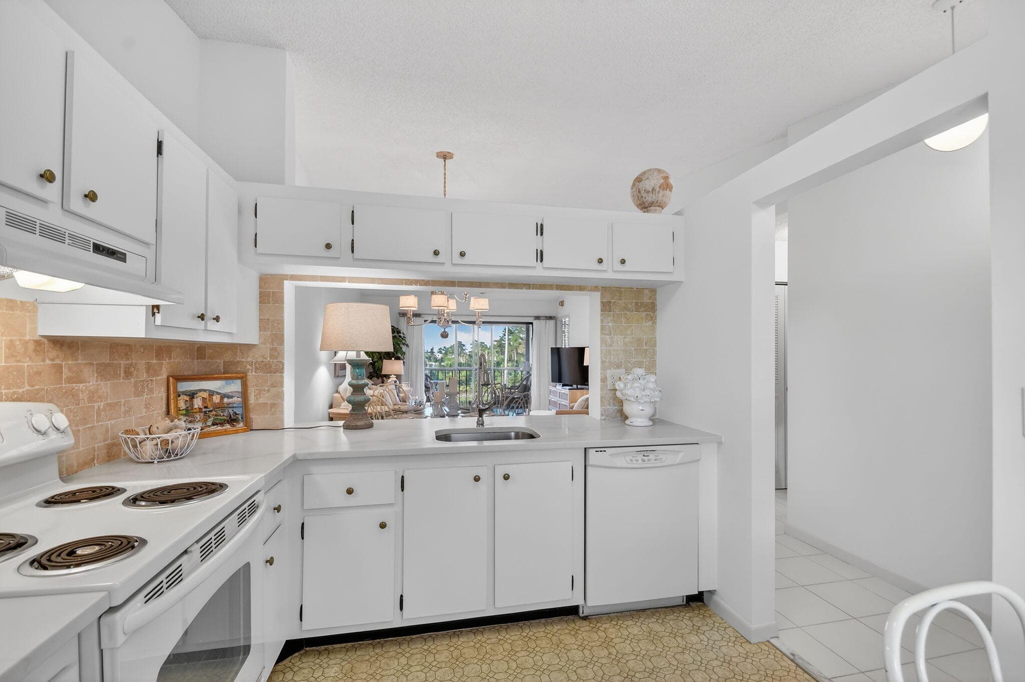 4542 Lucerne Lakes Boulevard E 202, Lake Worth, FL 33467 — photo 6 of 33