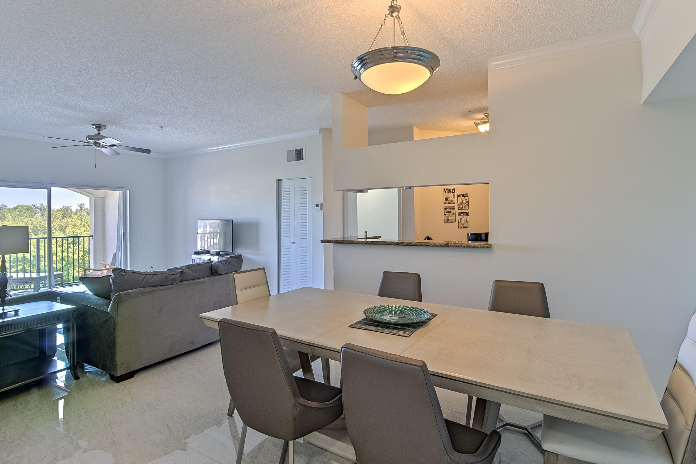 Condominium in Boynton Beach — photo 2 of 17
