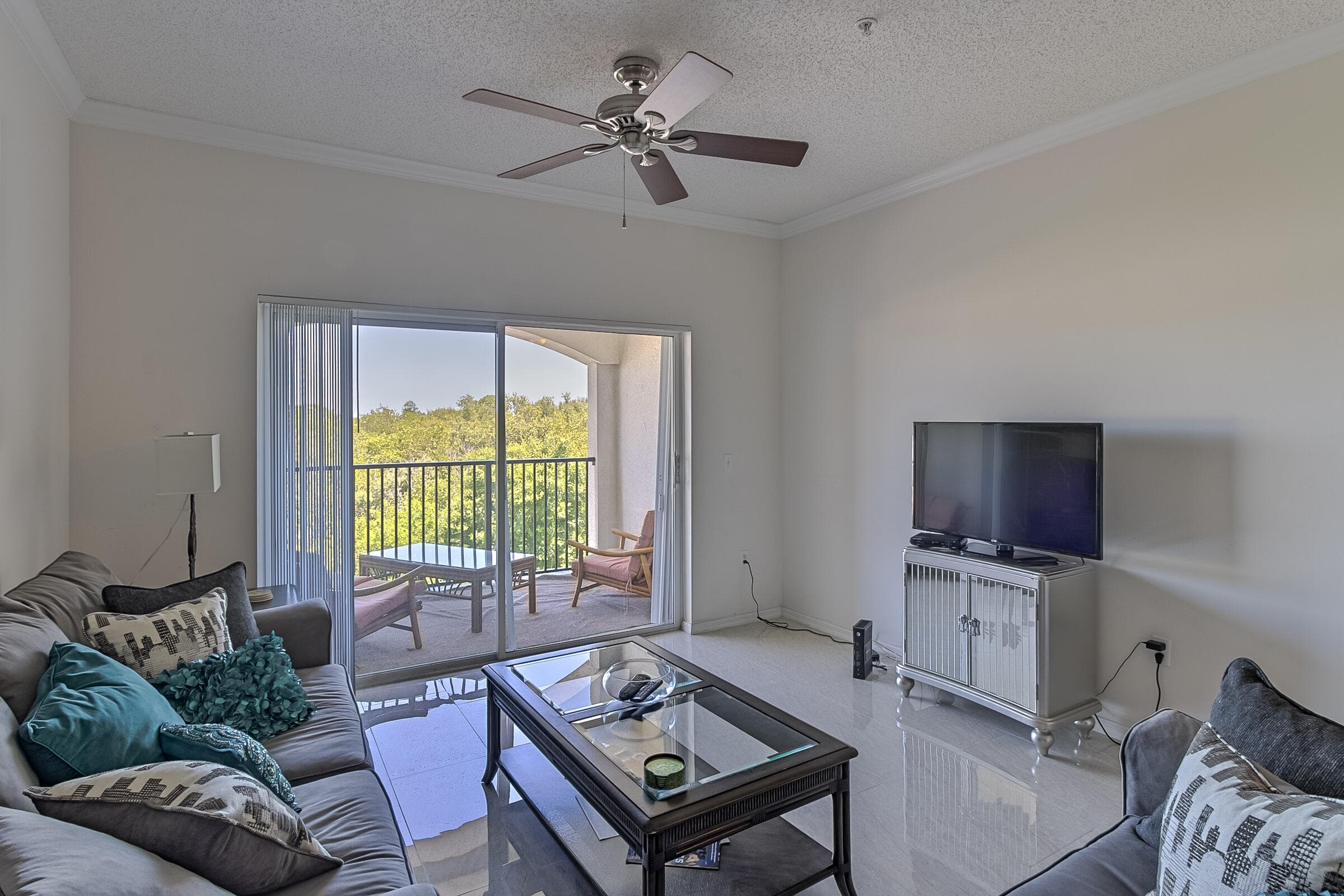 Condominium in Boynton Beach — photo 5 of 17