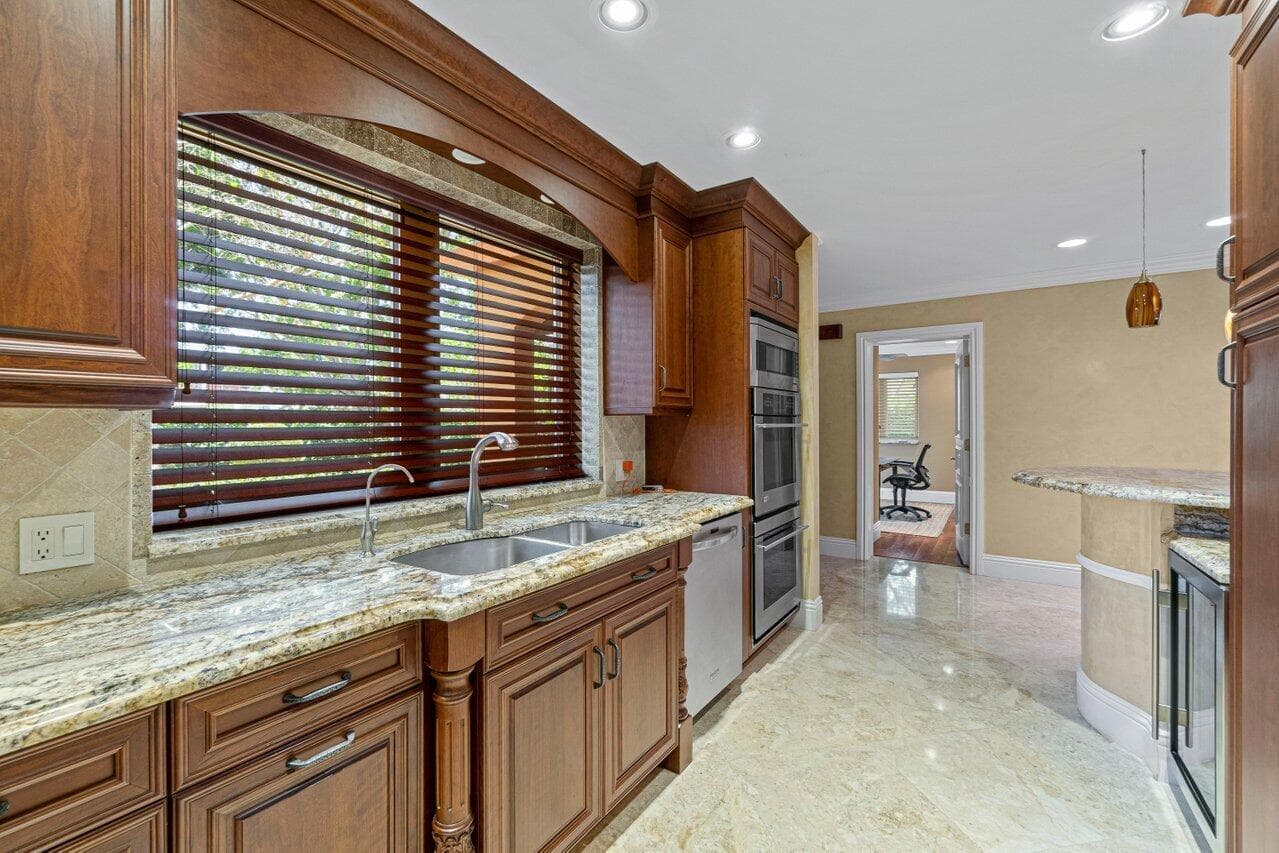 870 NW 7th Street, Boca Raton, FL 33486 — photo 10 of 38