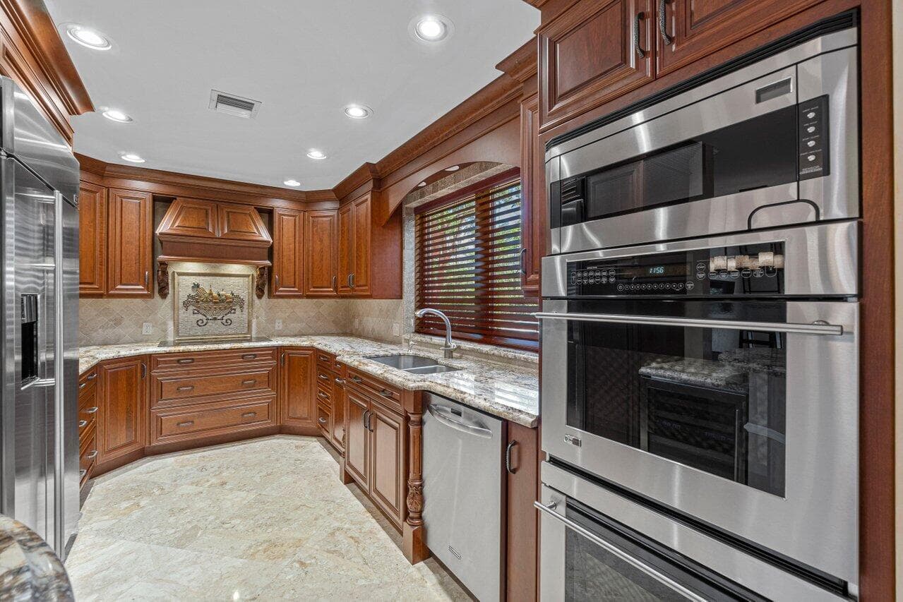 870 NW 7th Street, Boca Raton, FL 33486 — photo 7 of 38