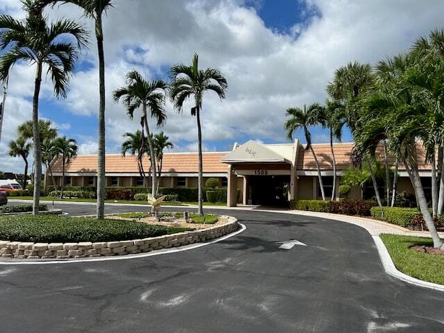 221 Lake Meryl Drive, West Palm Beach, FL 33411 — photo 19 of 31