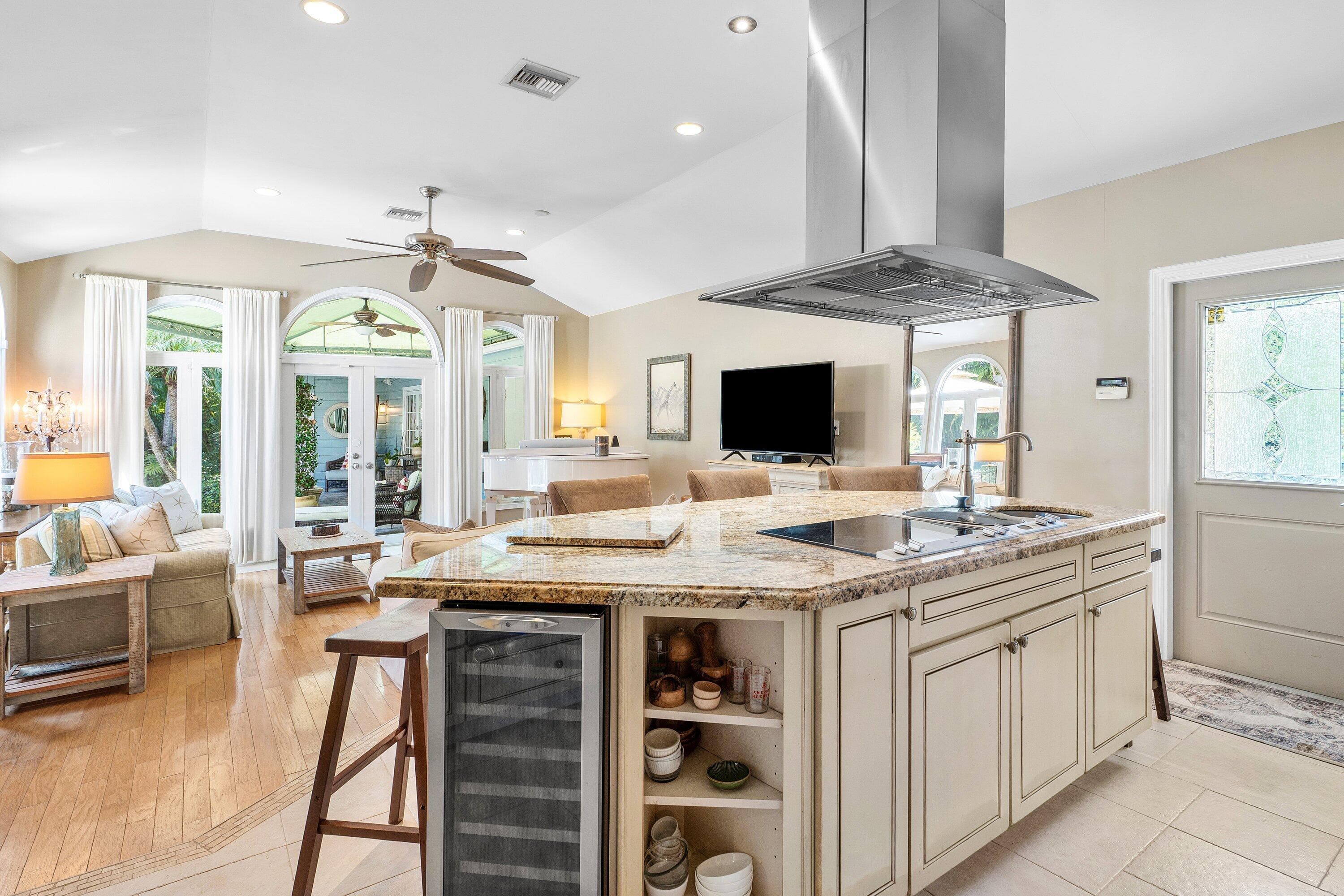 802 NE 2nd Street, Delray Beach, FL 33483 — photo 13 of 52