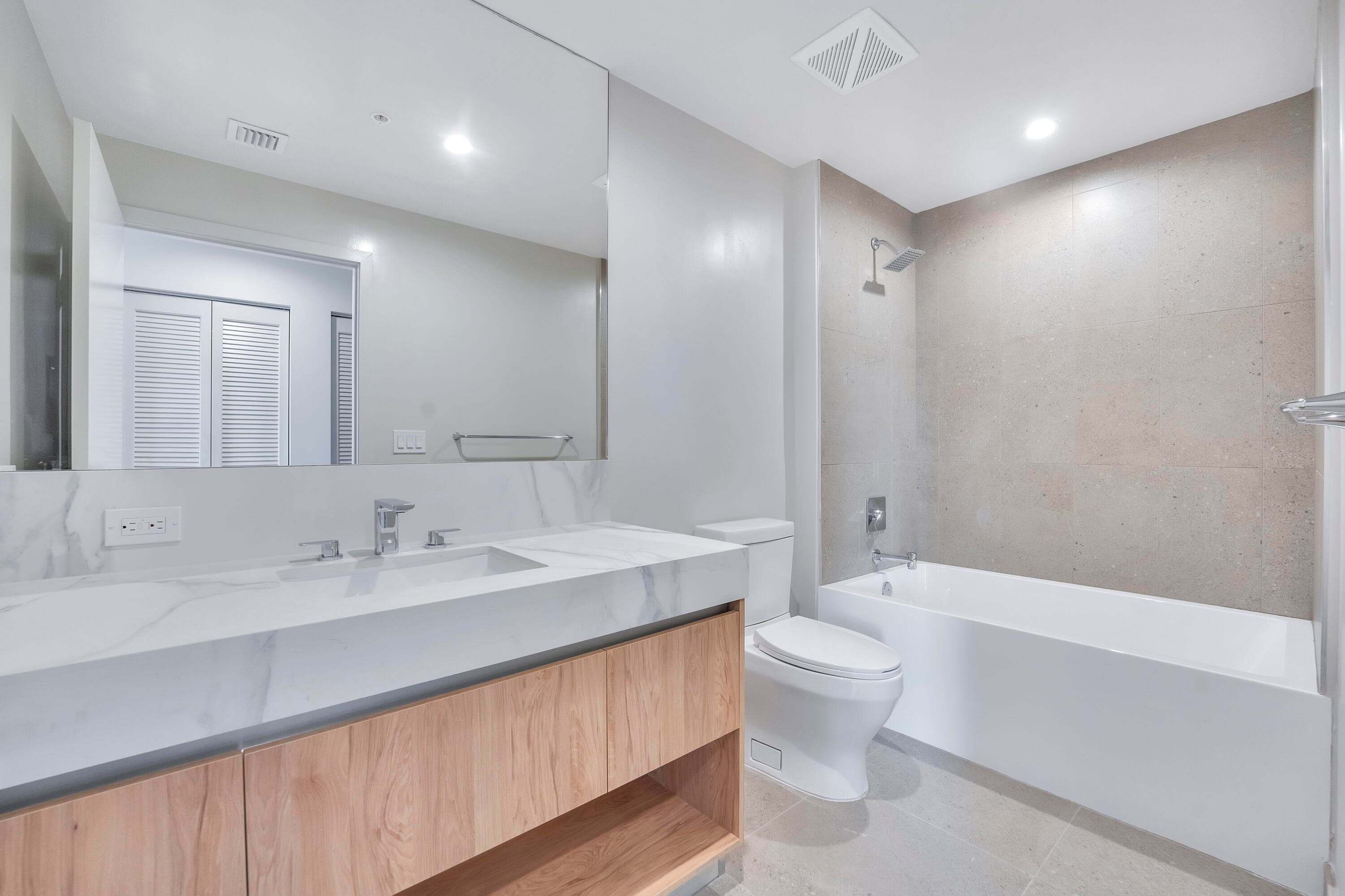 11 NE 6th Street 2201, Miami, FL 33132 — photo 13 of 43