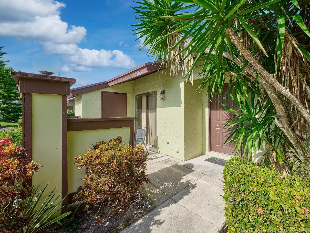498 Iron Forge Ct Court, Royal Palm Beach, FL 33411 — photo 4 of 42