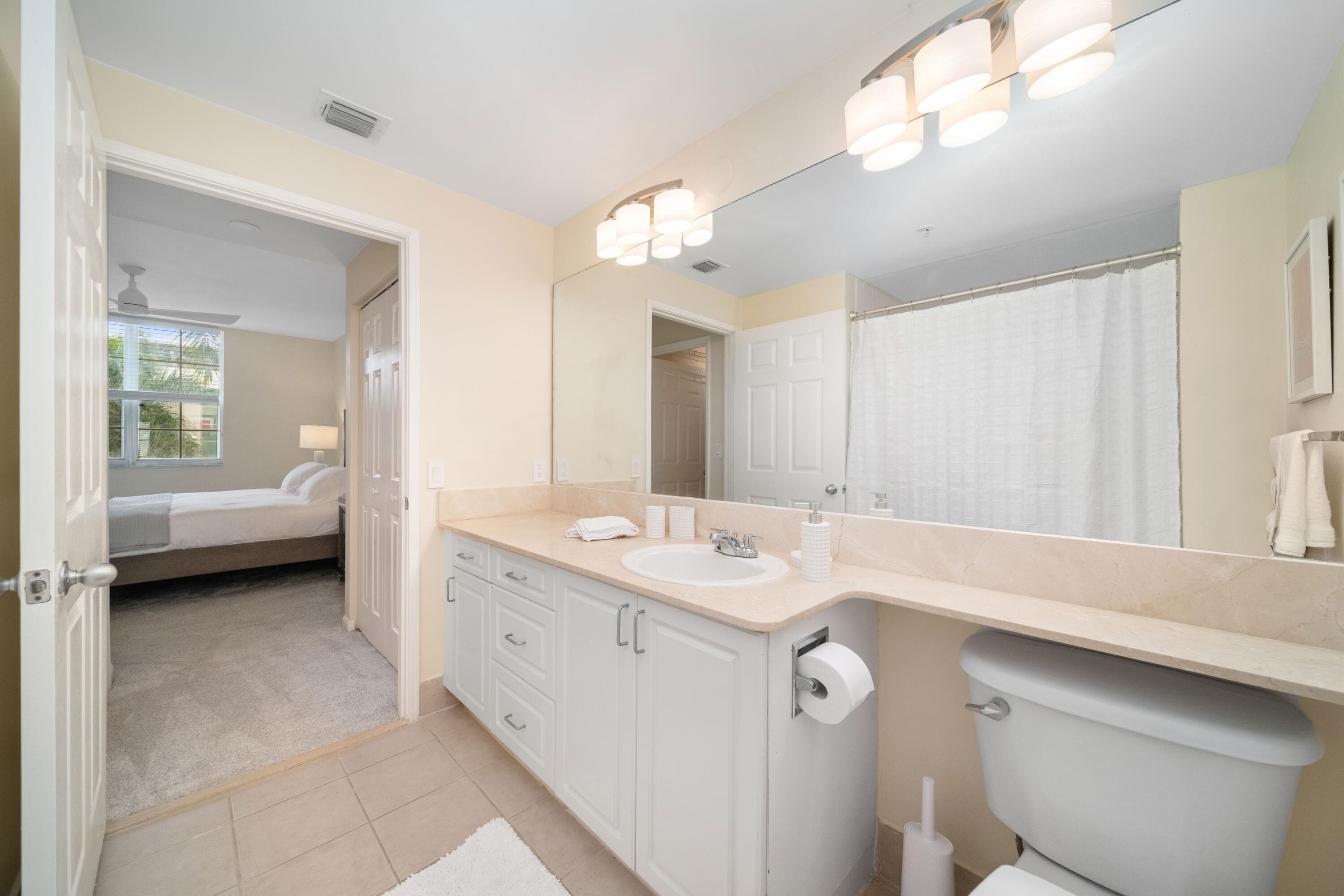 720 S Sapodilla Avenue 301, West Palm Beach, FL 33401 — photo 10 of 24