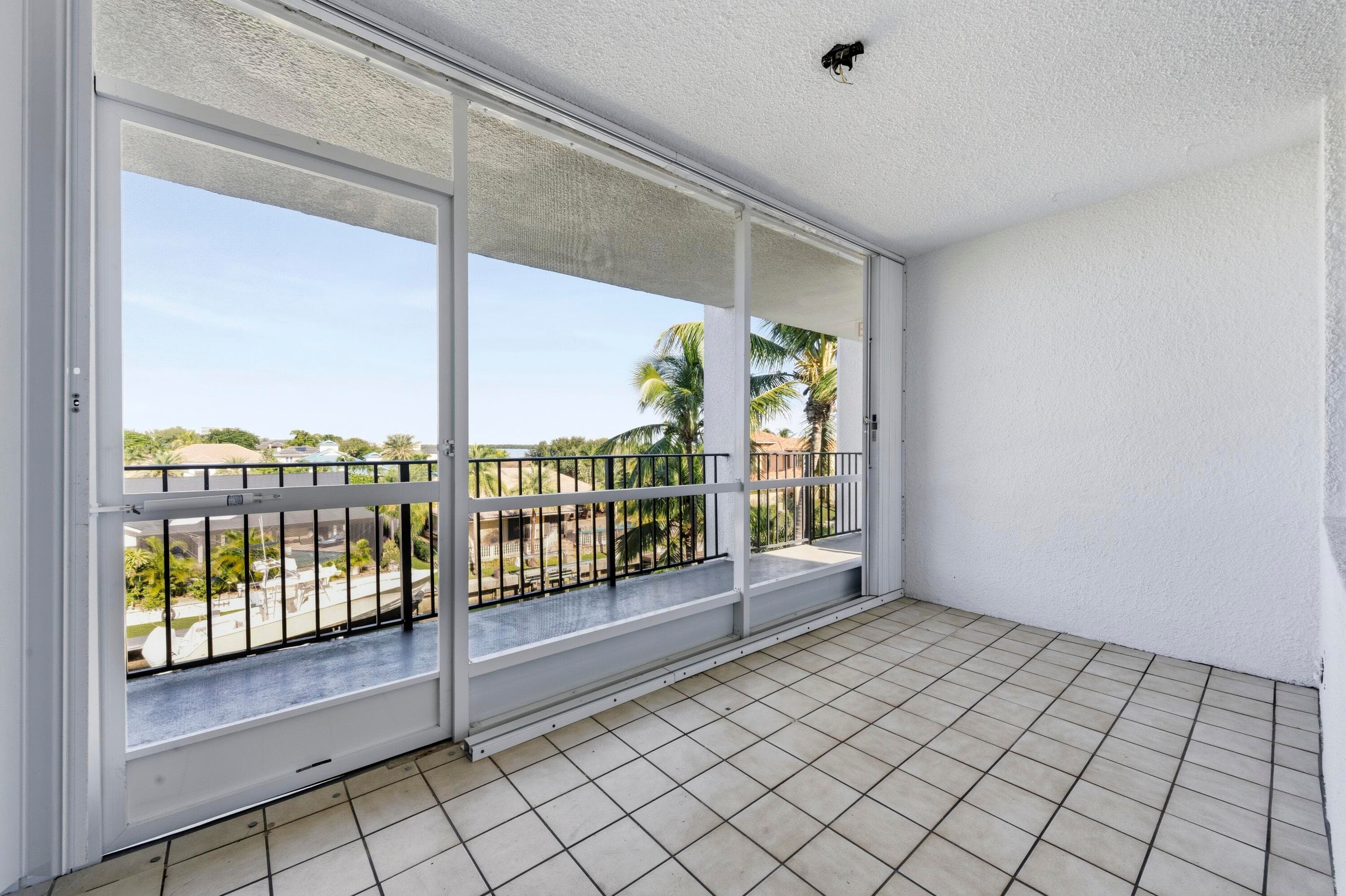 109 Paradise Harbour Blvd 415, North Palm Beach, FL 33408 — photo 4 of 21