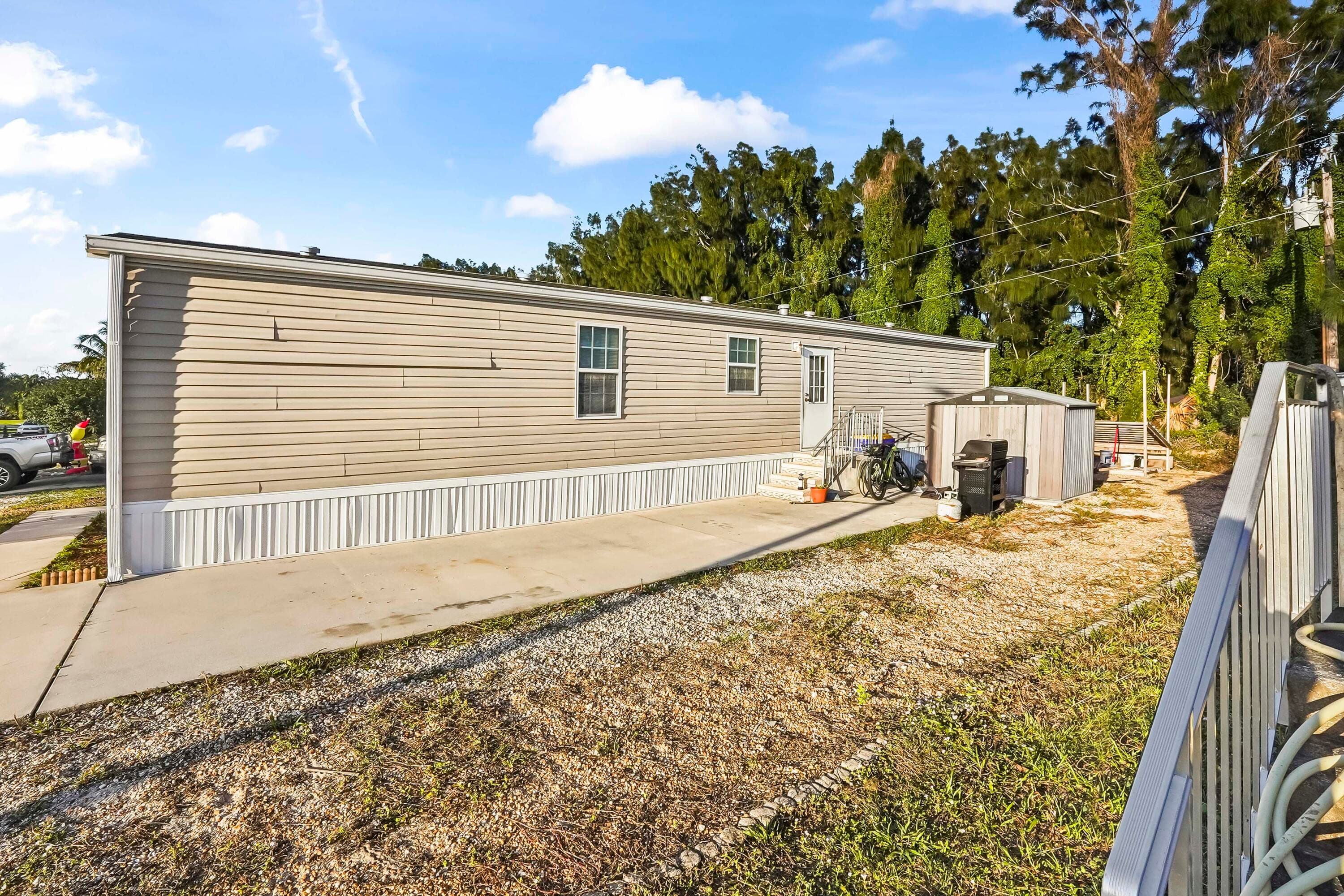 8333 SE Sandy Lane, Hobe Sound, FL 33455 — photo 23 of 37