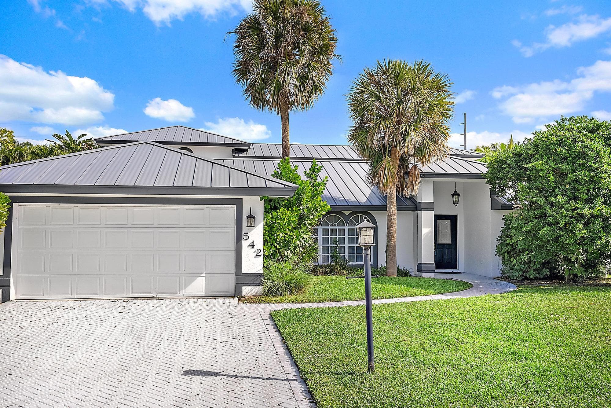 542 N Cypress Drive, Tequesta, FL 33469 — photo 2 of 29