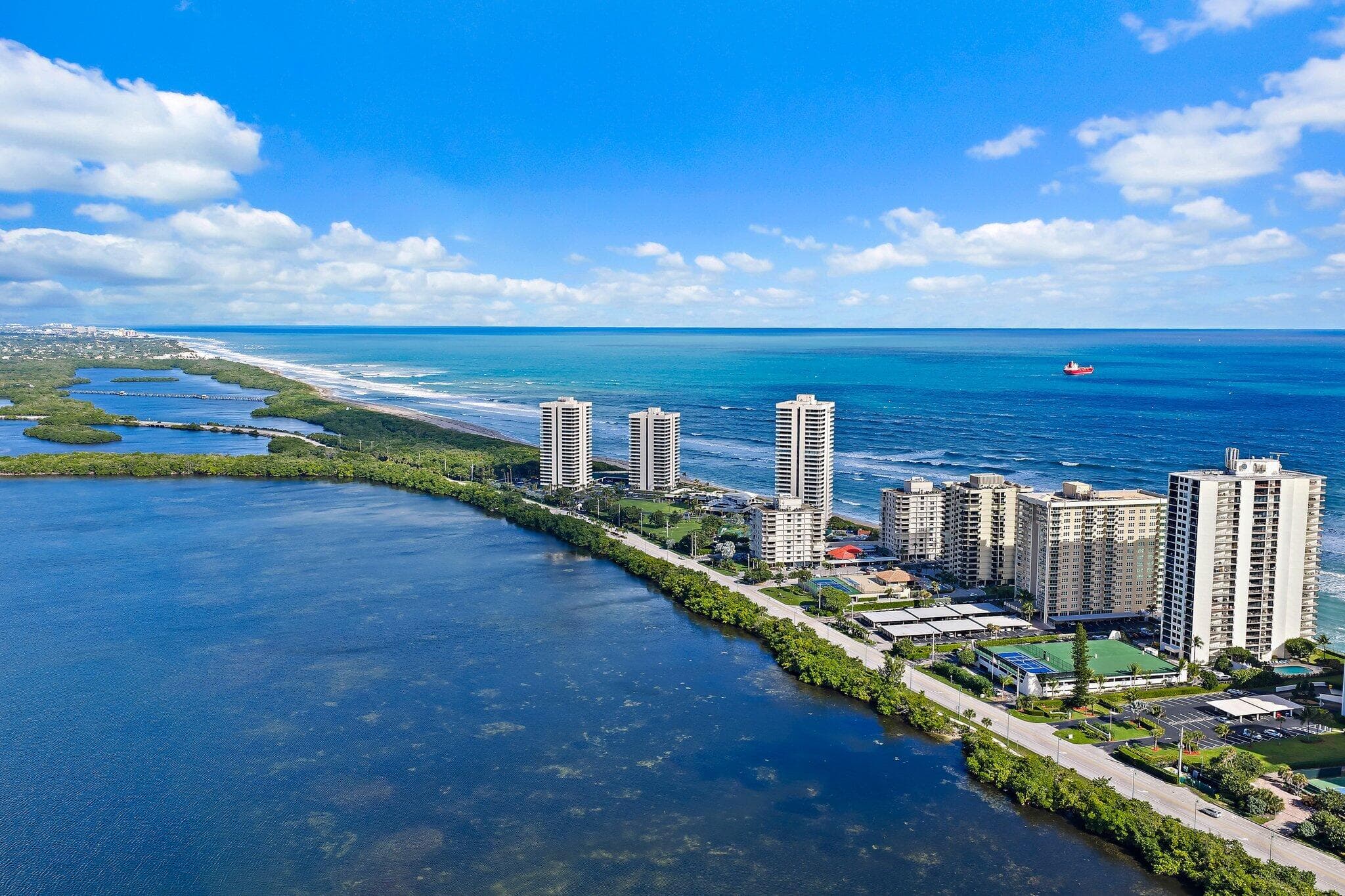 Condominium in Singer Island — photo 65 of 77