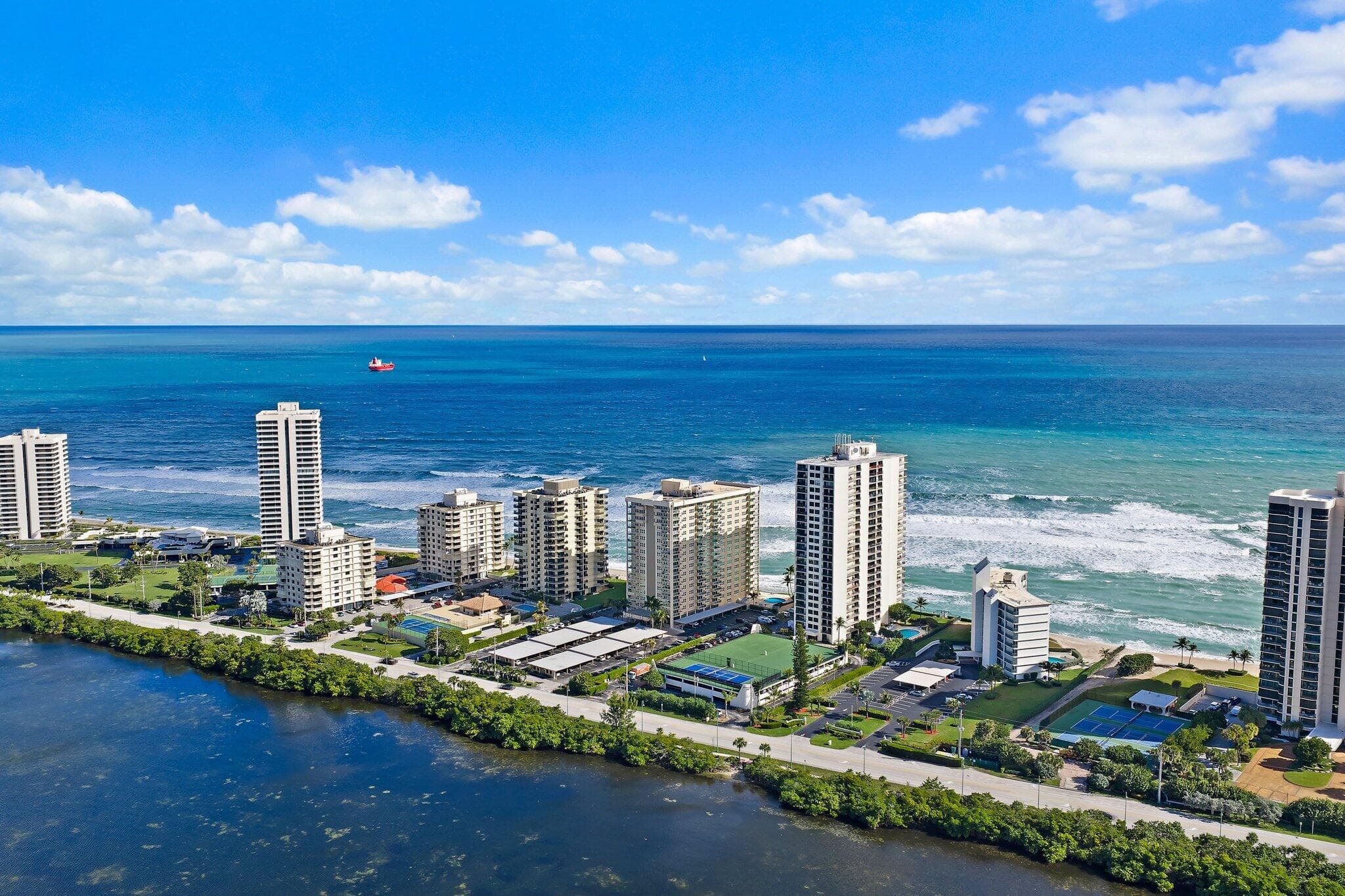Condominium in Singer Island — photo 69 of 77