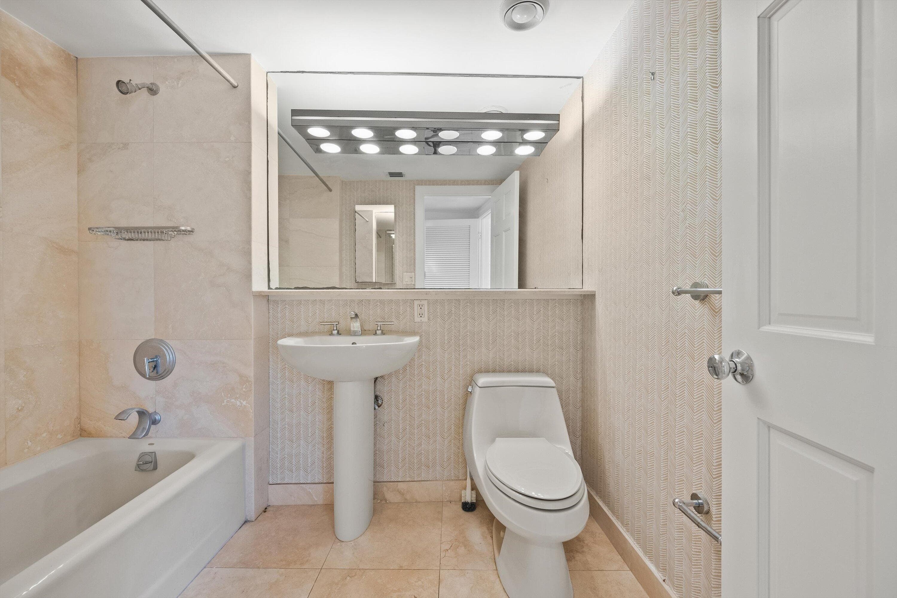 369 S Lake Drive 2e, Palm Beach, FL 33480 — photo 10 of 25