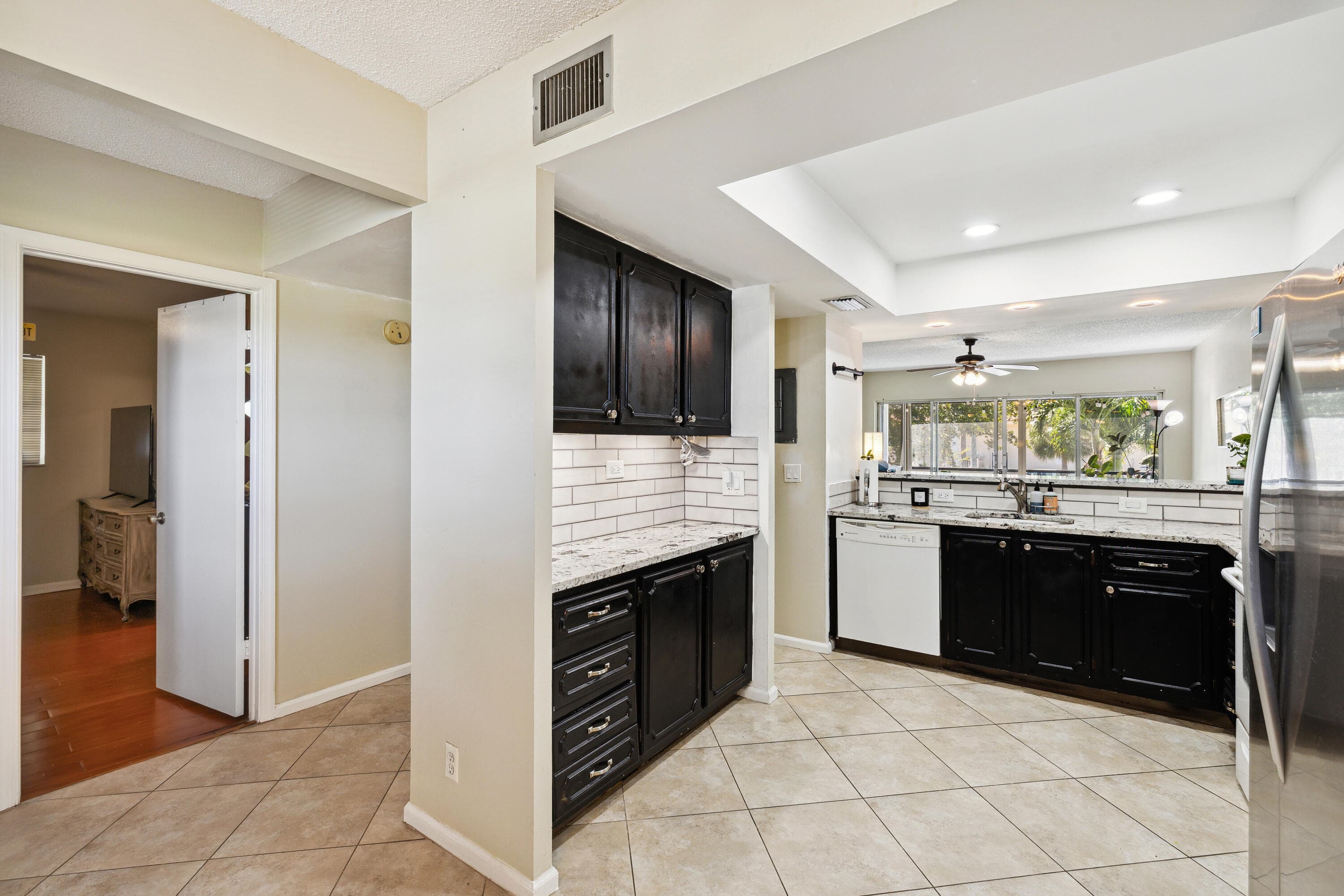 3075 E Gardens East Drive 32, Palm Beach Gardens, FL 33410 — photo 3 of 17