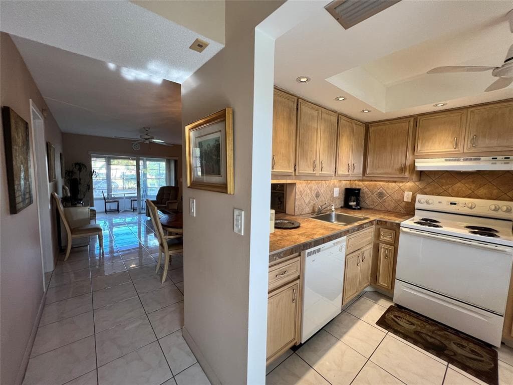 2800 NW 47th Terrace 106b, Lauderdale Lakes, FL 33313 — photo 12 of 47