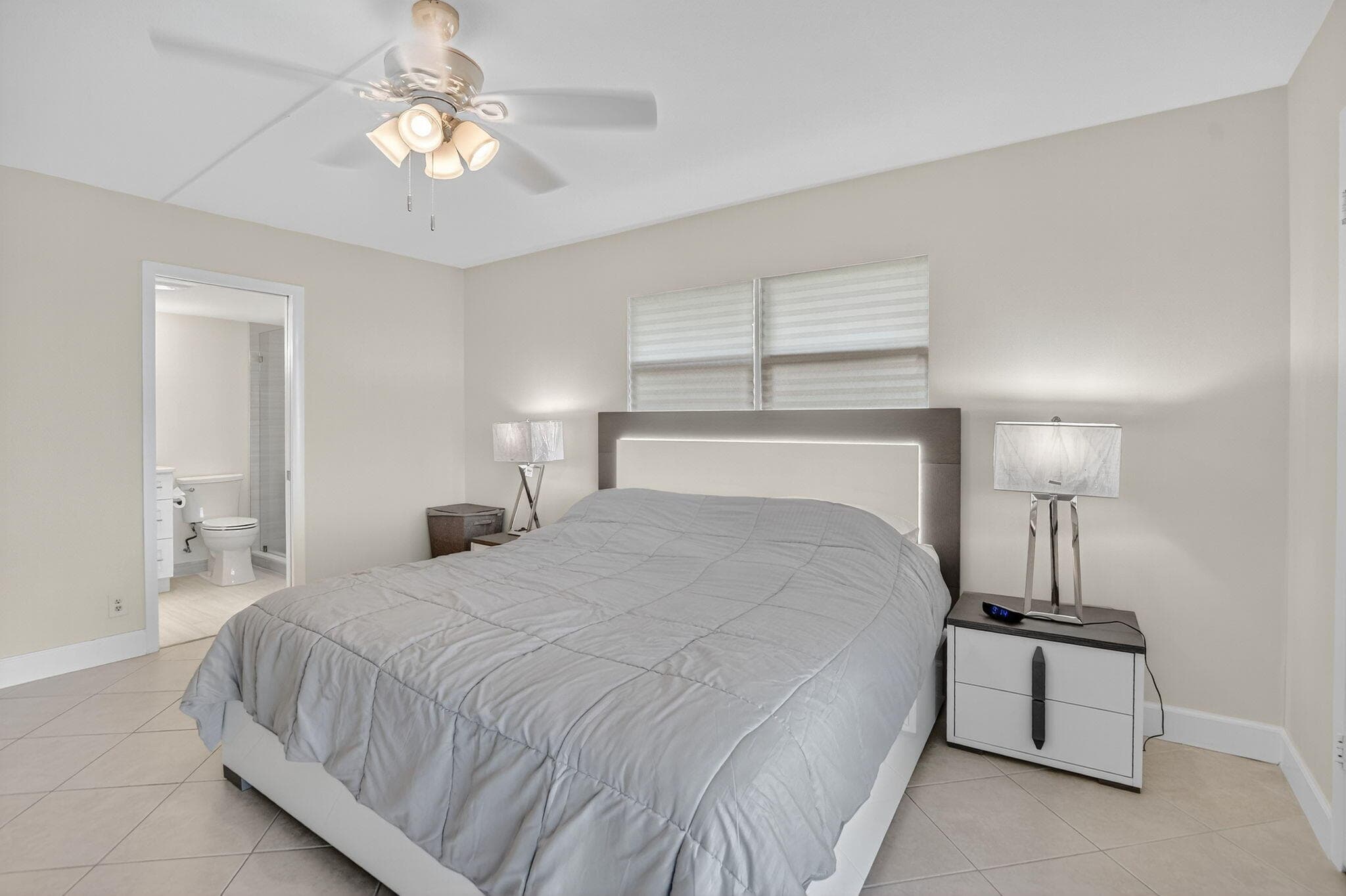 1090 Guildford E 1090, Boca Raton, FL 33434 — photo 18 of 33