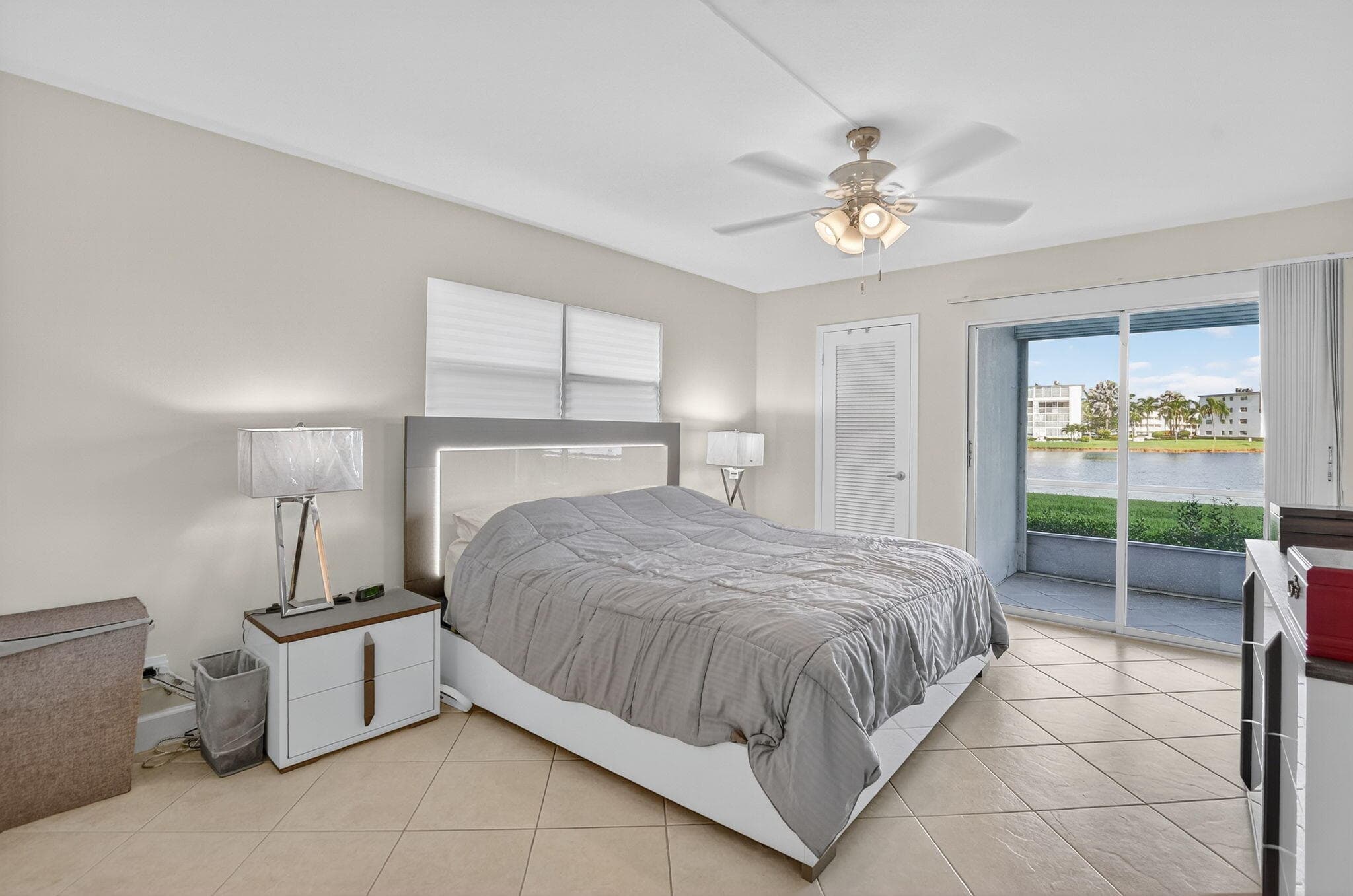 1090 Guildford E 1090, Boca Raton, FL 33434 — photo 19 of 33
