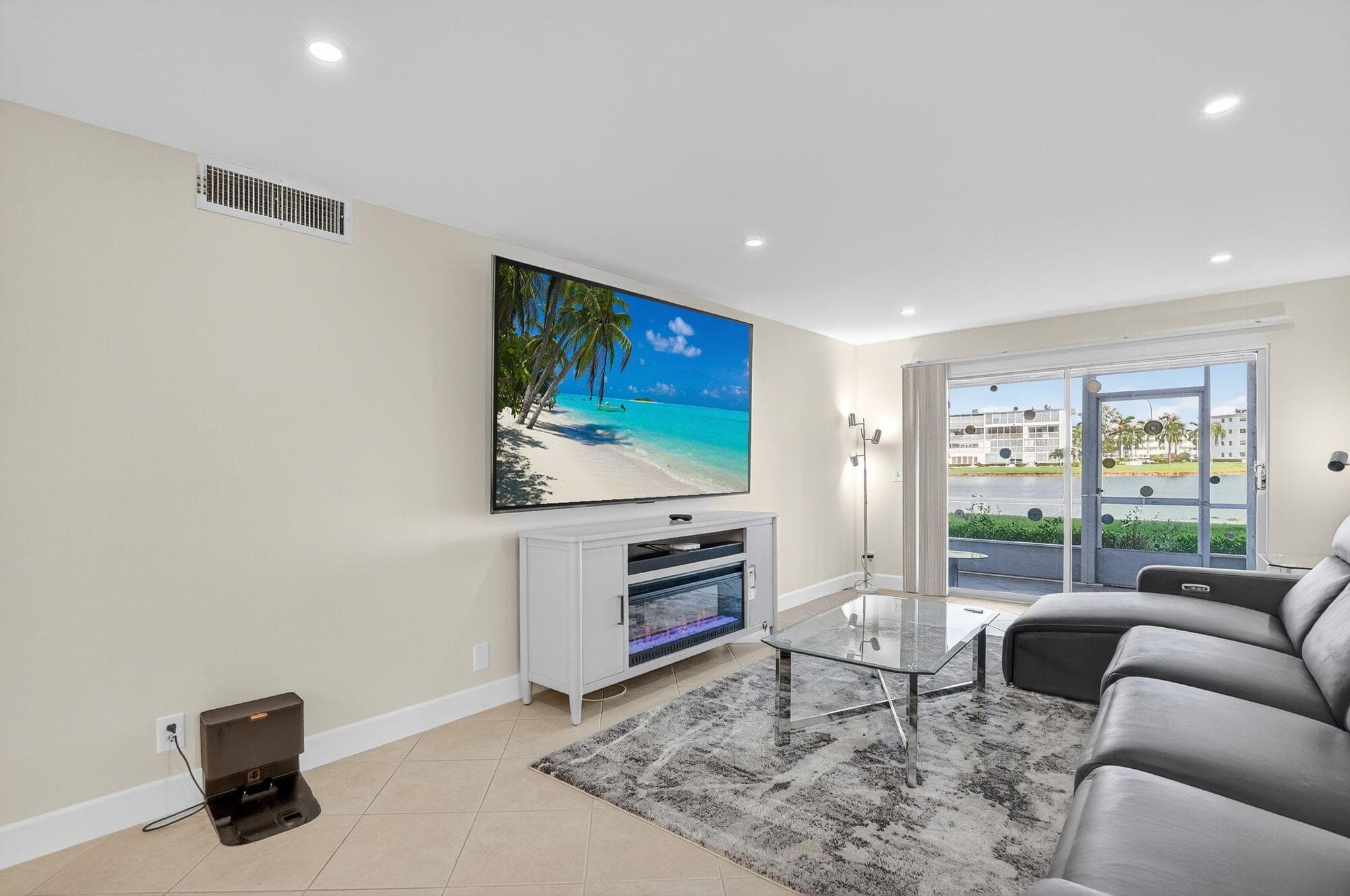 1090 Guildford E 1090, Boca Raton, FL 33434 — photo 20 of 33