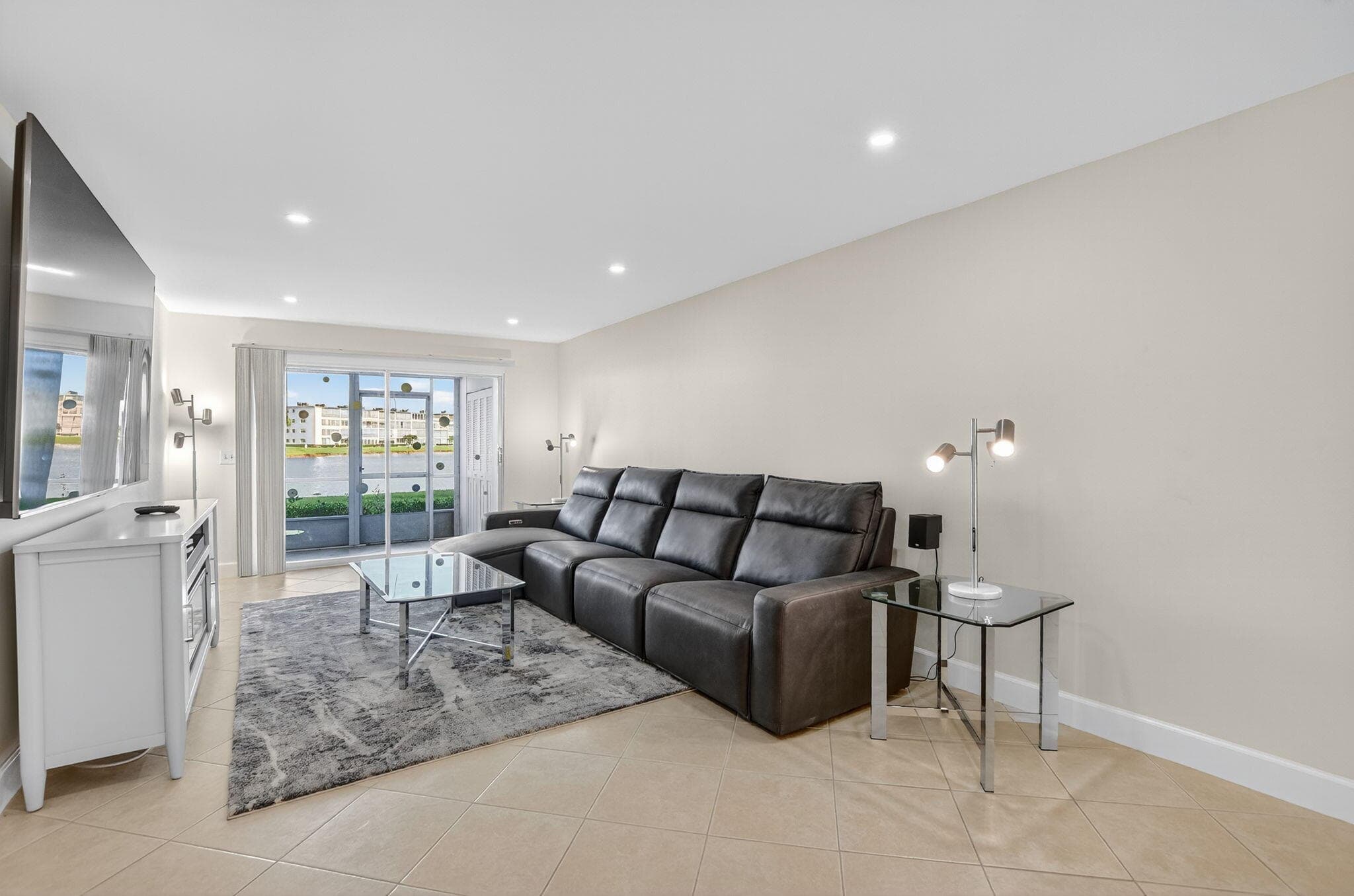 1090 Guildford E 1090, Boca Raton, FL 33434 — photo 21 of 33