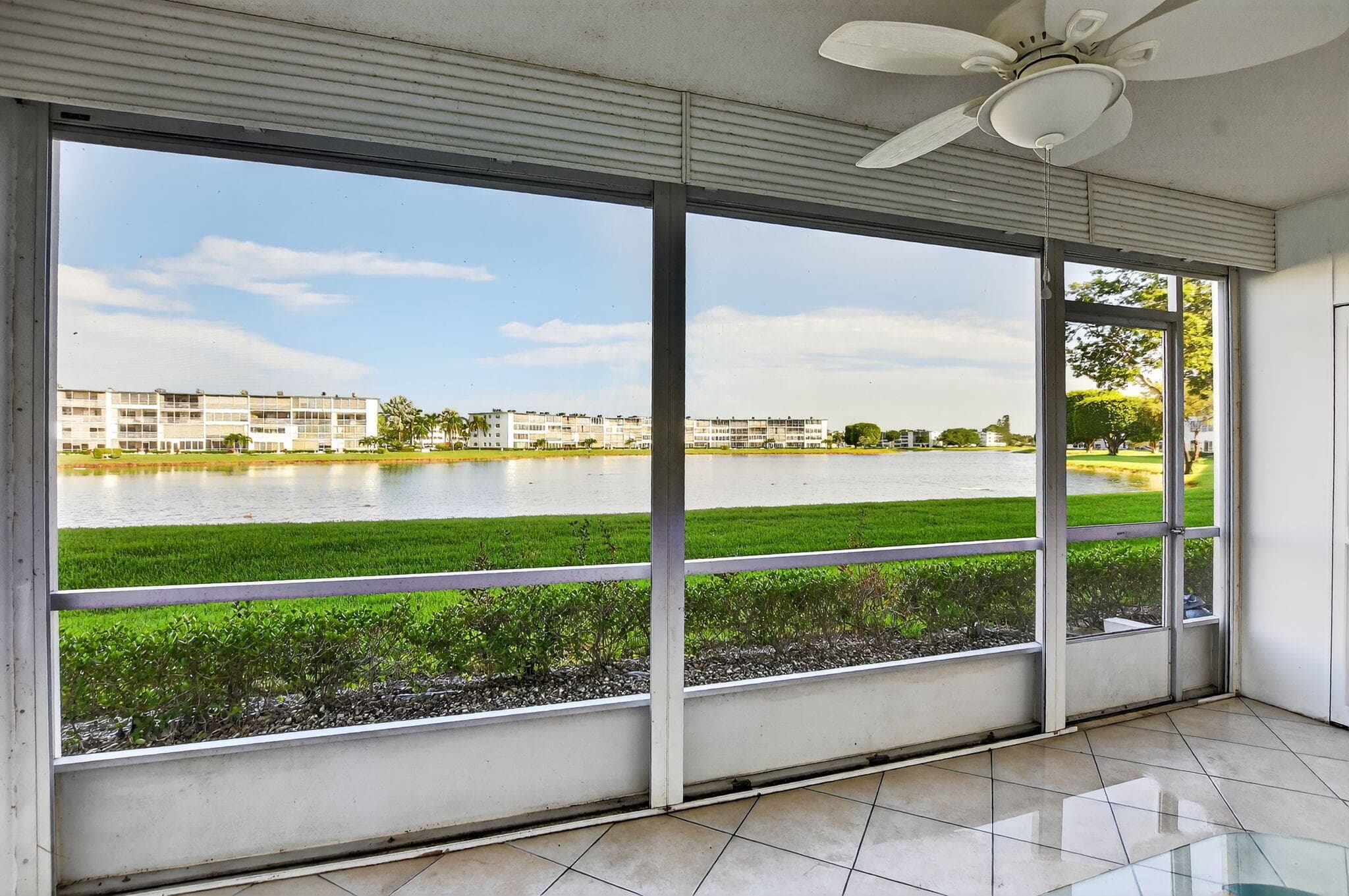 1090 Guildford E 1090, Boca Raton, FL 33434 — photo 30 of 33
