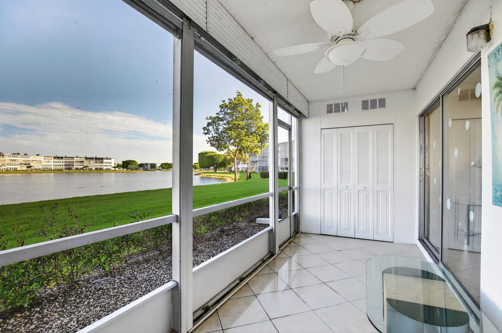 1090 Guildford E 1090, Boca Raton, FL 33434 — photo 31 of 33
