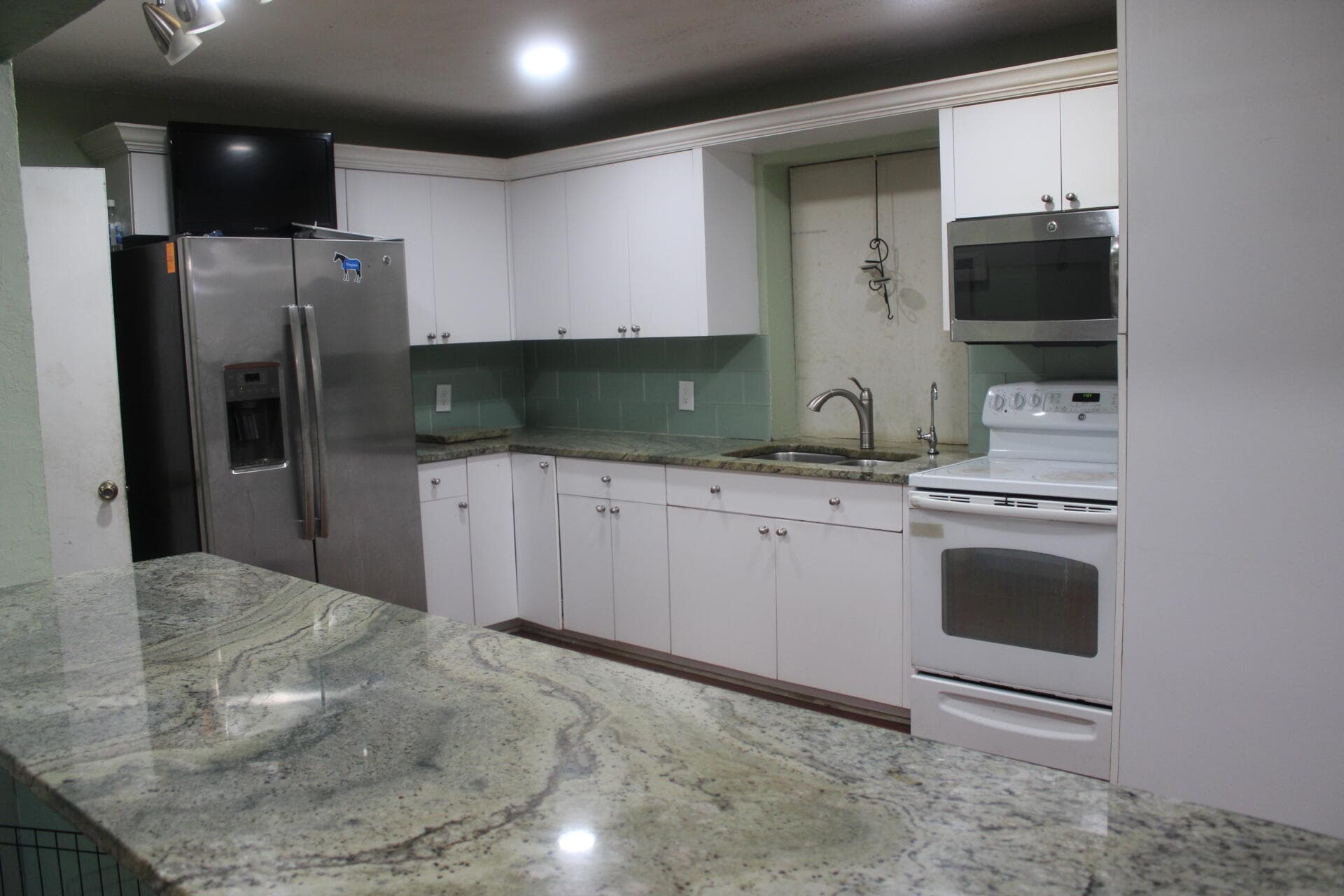 2842 Somerset Road Road, Lake Worth, FL 33462 — photo 2 of 30