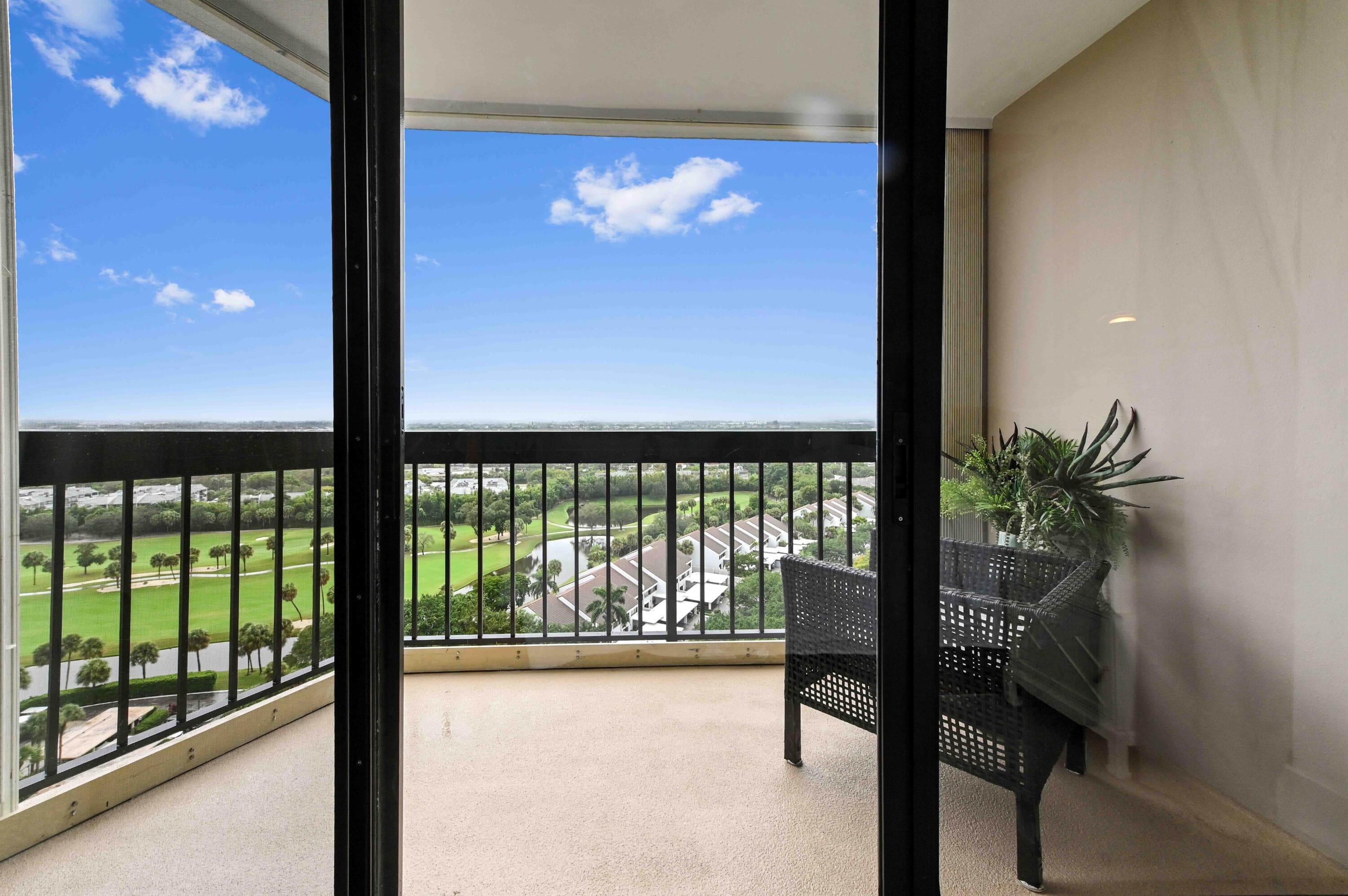 2425 Presidential Way 1806, West Palm Beach, FL 33401 — photo 10 of 45