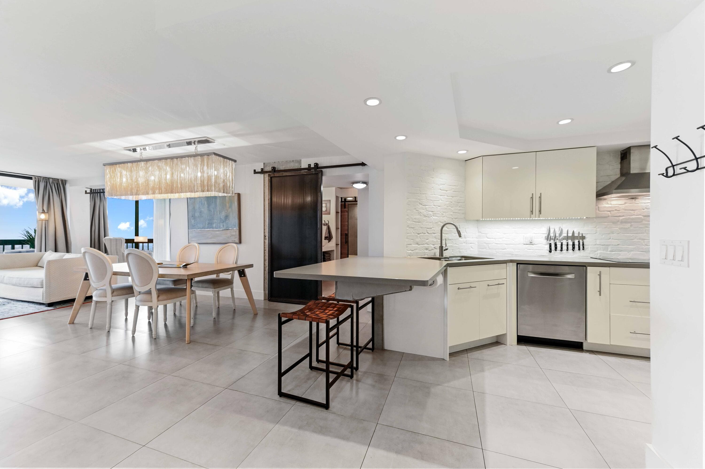 2425 Presidential Way 1806, West Palm Beach, FL 33401 — photo 3 of 45