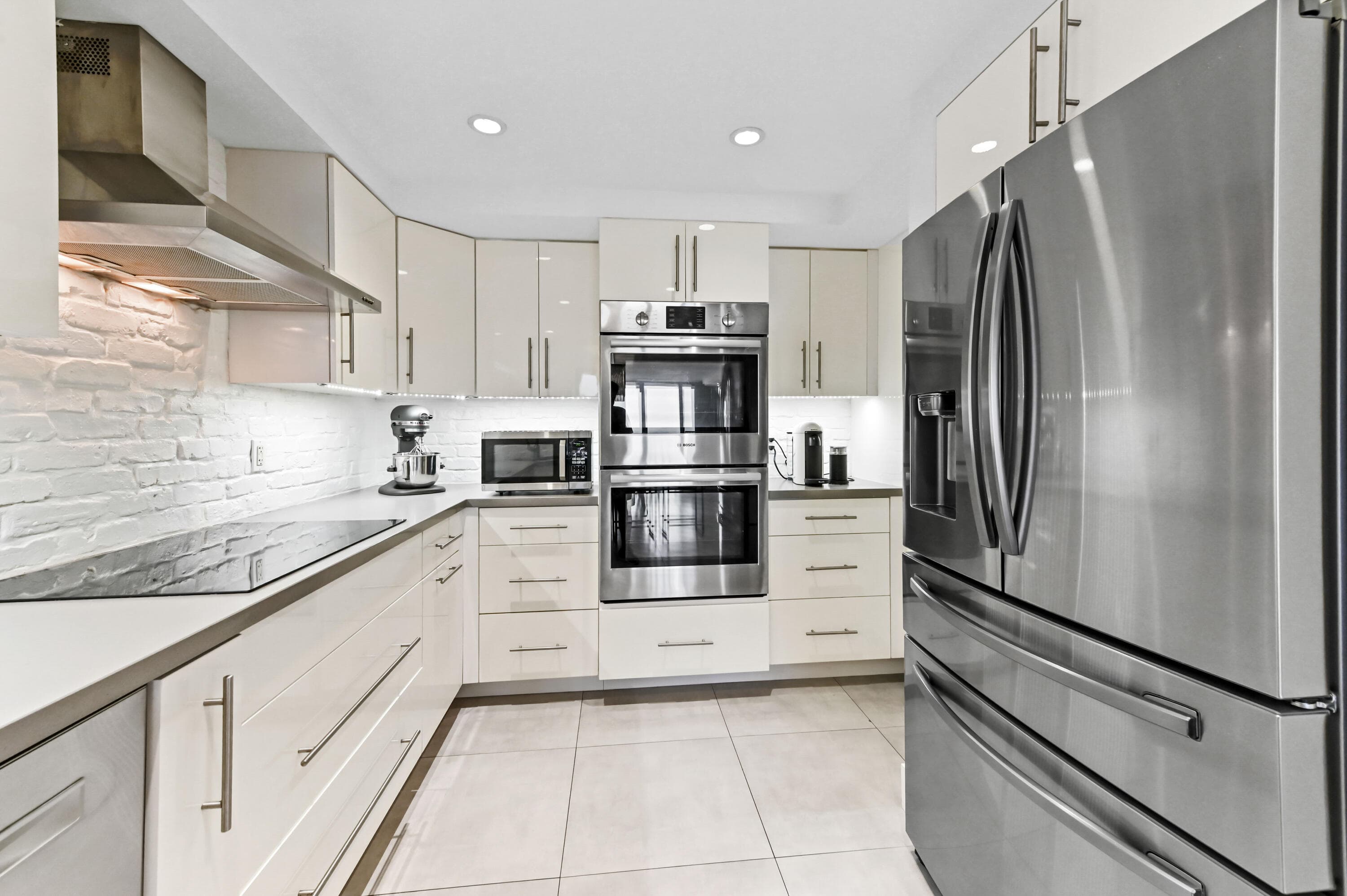 2425 Presidential Way 1806, West Palm Beach, FL 33401 — photo 6 of 45