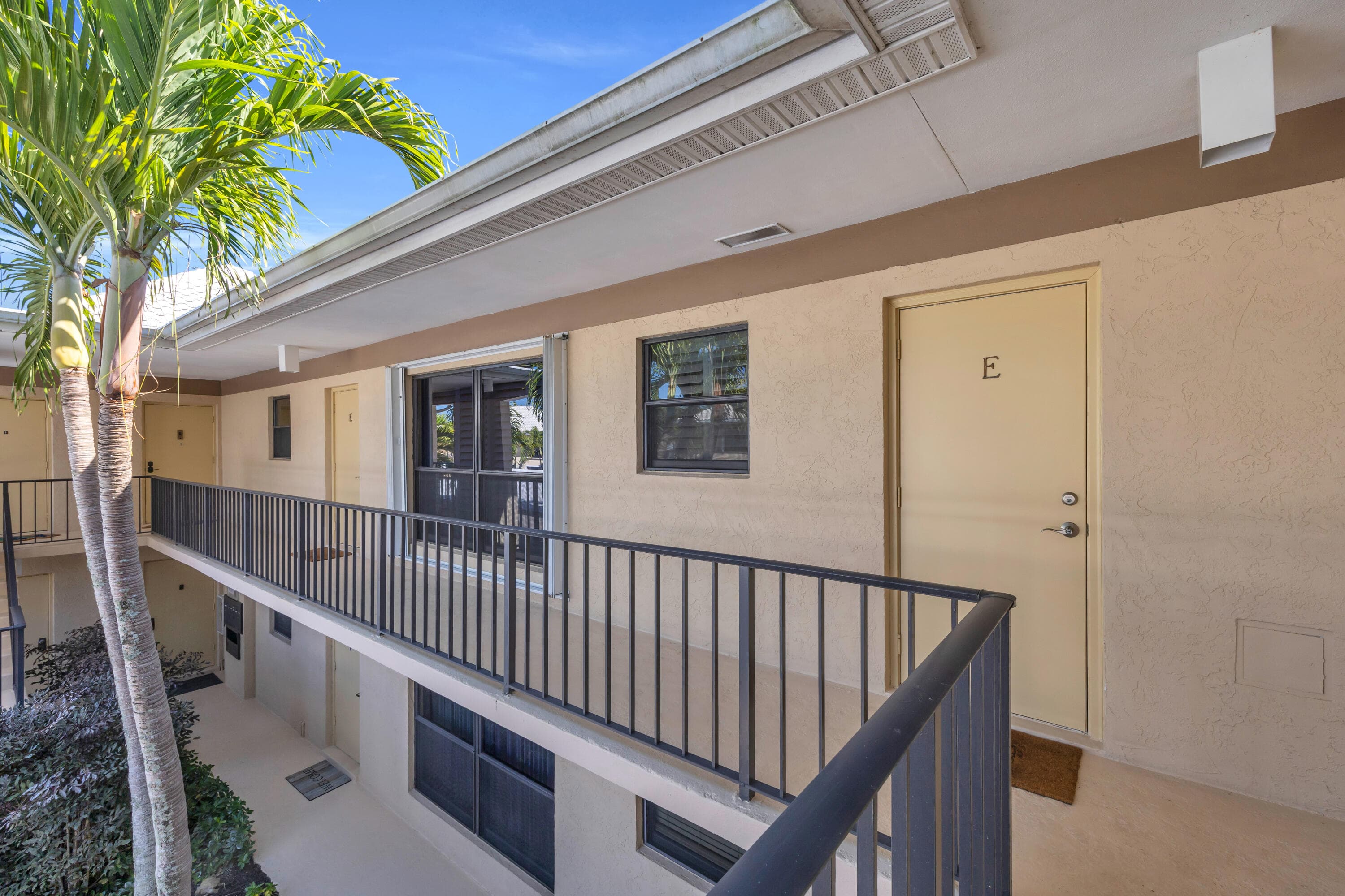 4 SE Turtle Creek Drive E, Jupiter, FL 33469 — photo 2 of 27