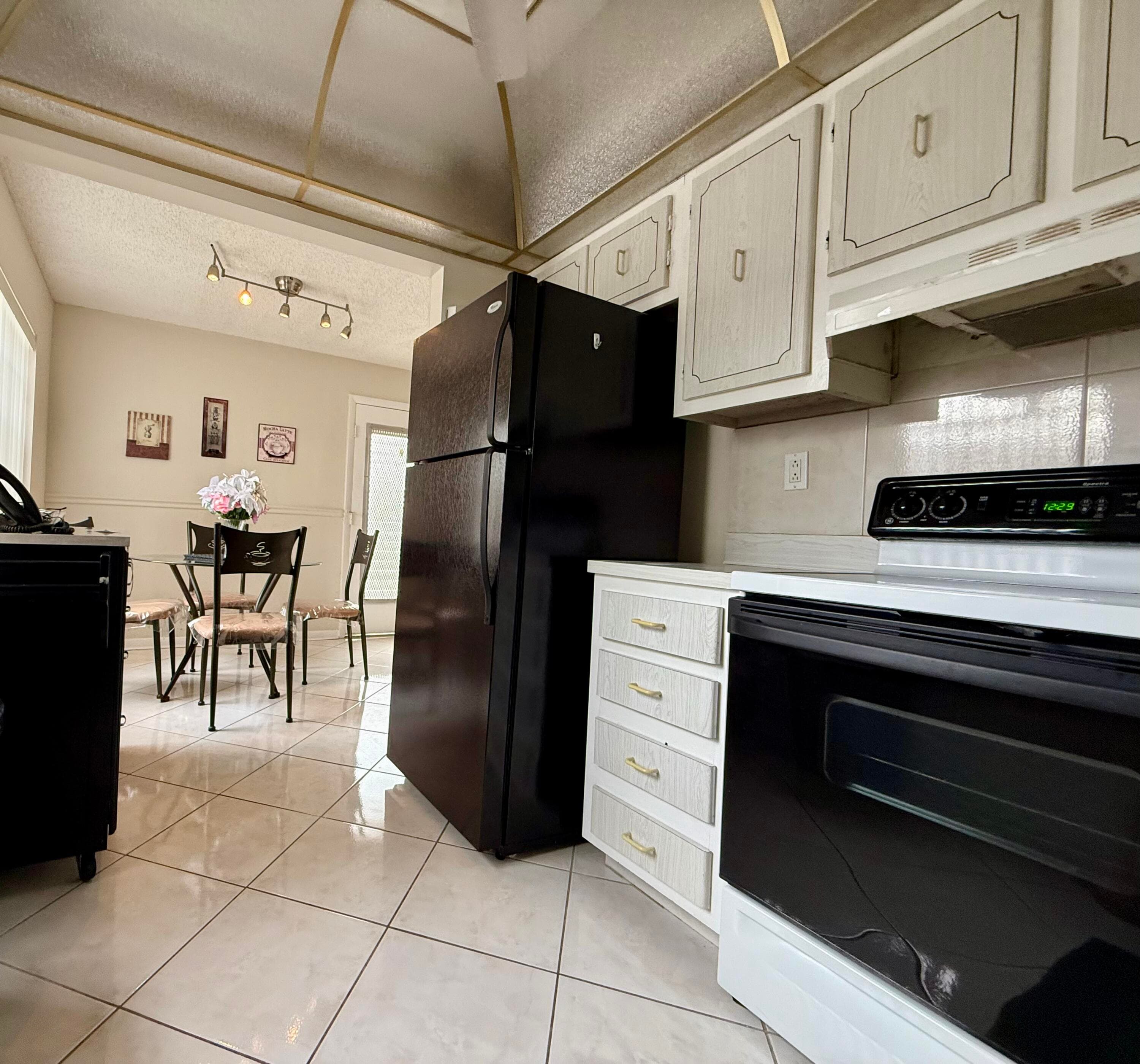470 Capri J, Delray Beach, FL 33484 — photo 7 of 28