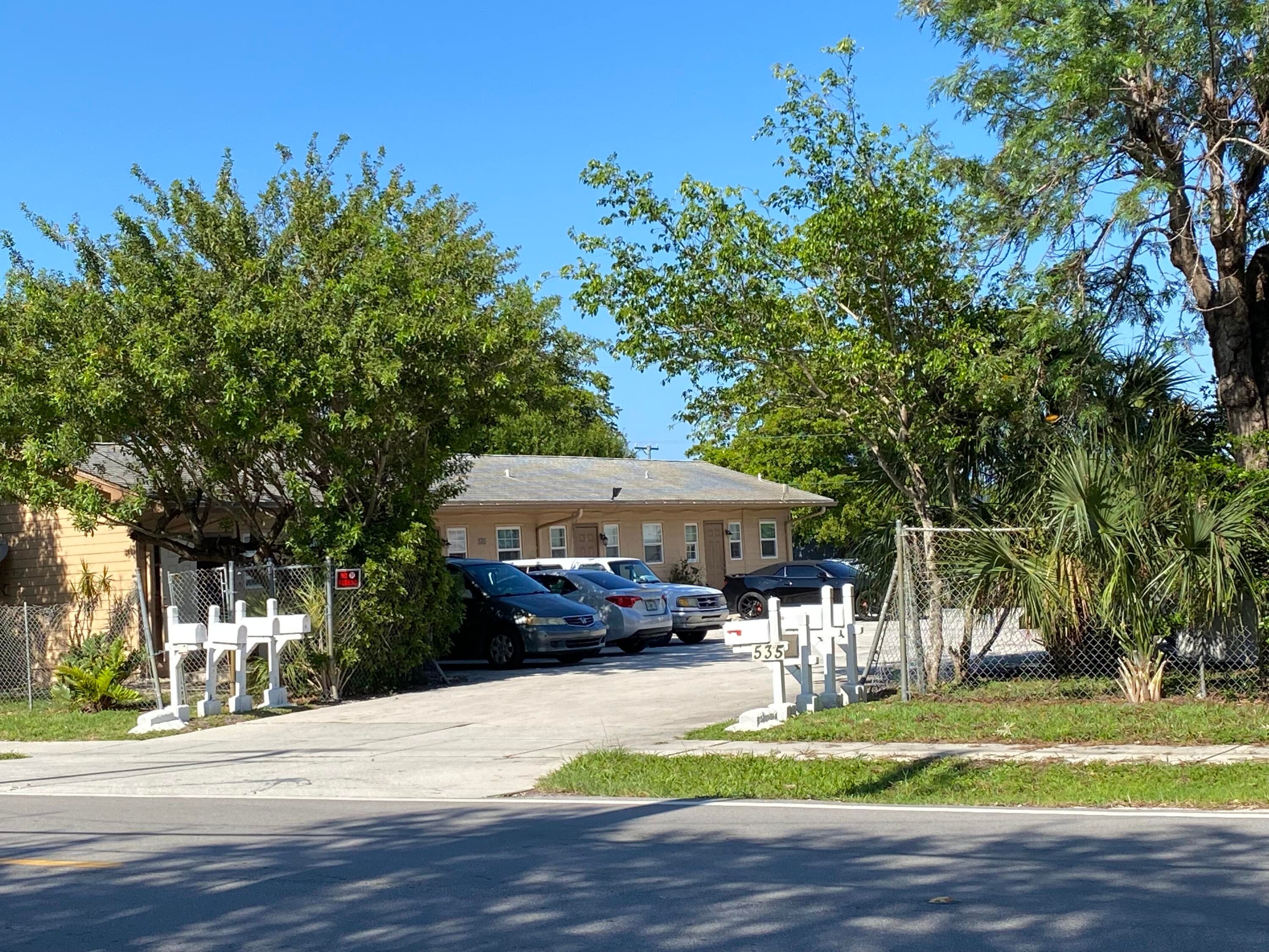 525 S Swinton Avenue 1-8, Delray Beach, FL 33444 — photo 1 of 15