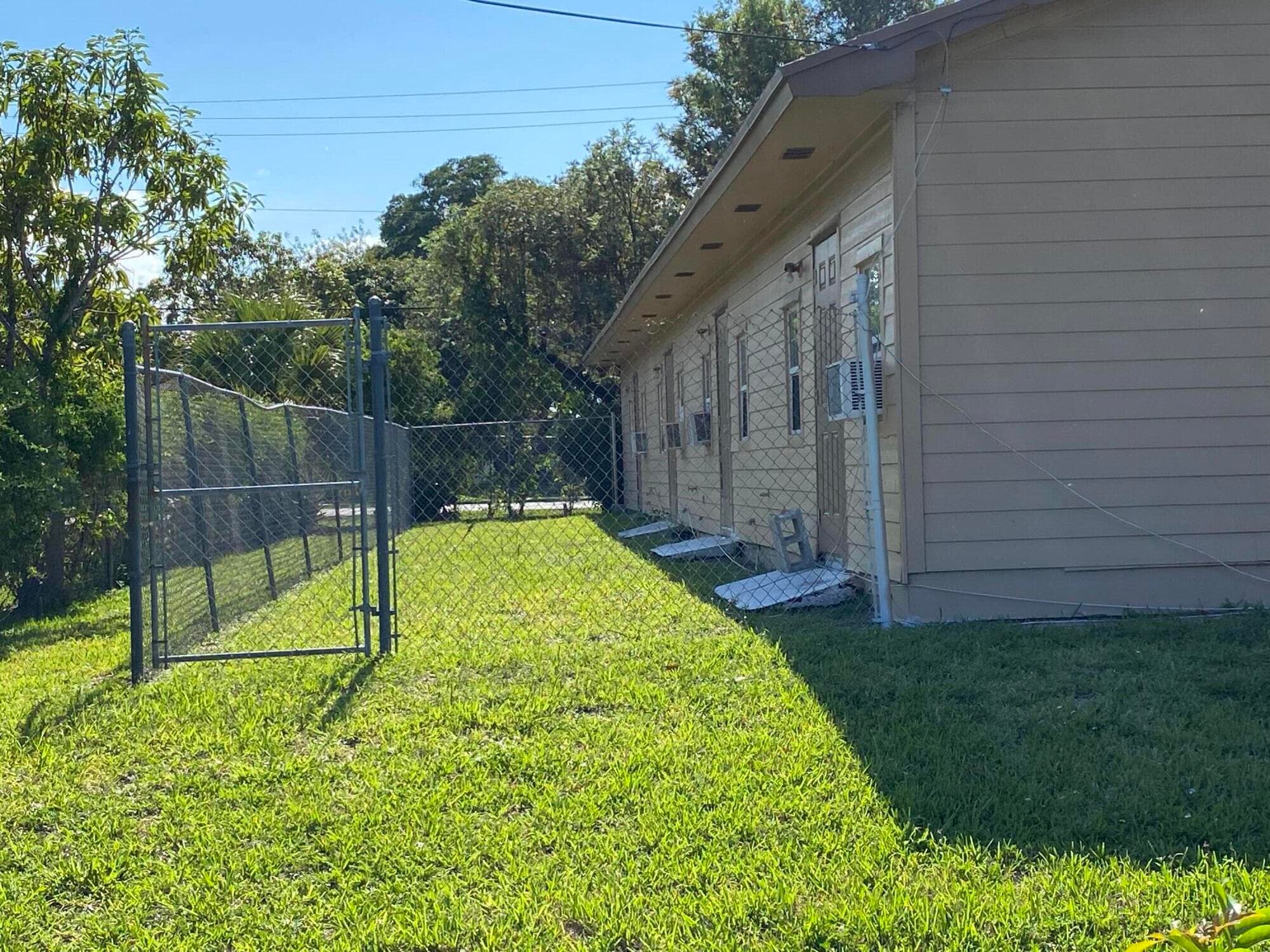525 S Swinton Avenue 1-8, Delray Beach, FL 33444 — photo 3 of 15