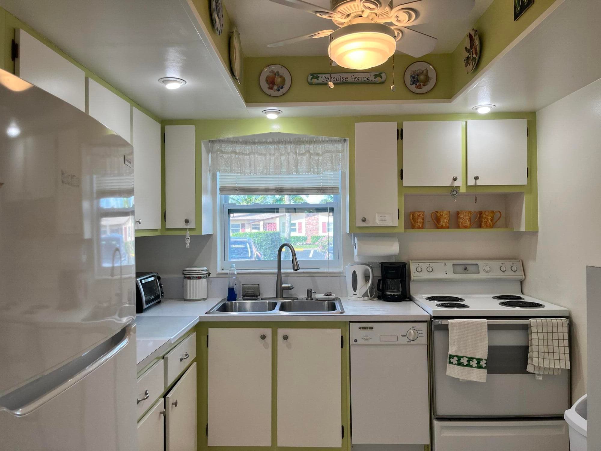 2980 Crosley Drive E F, West Palm Beach, FL 33415 — photo 2 of 9
