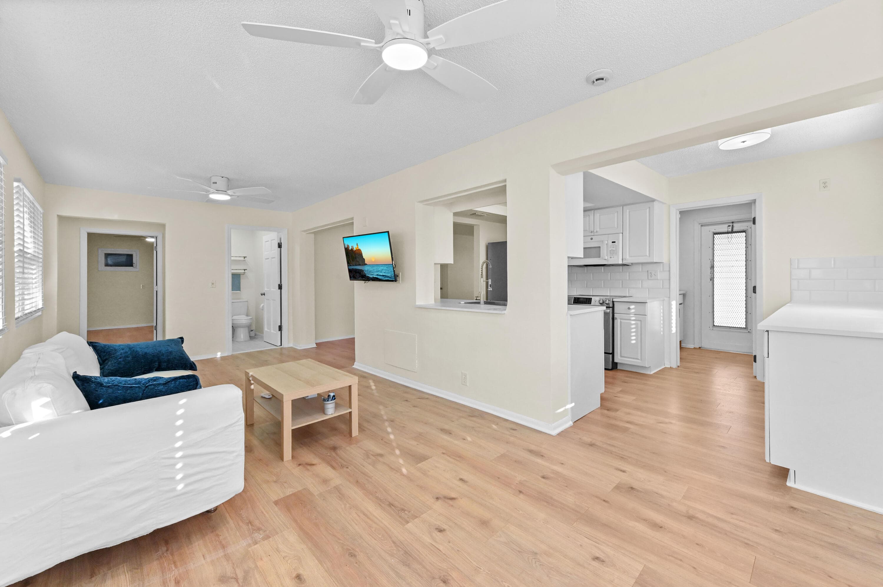 3051 NW 2nd Avenue, Pompano Beach, FL 33064 — photo 10 of 36