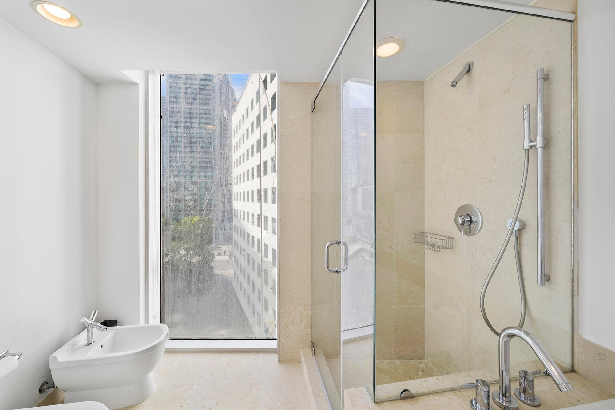 495 Brickell Avenue 911, Miami, FL 33131 — photo 8 of 44