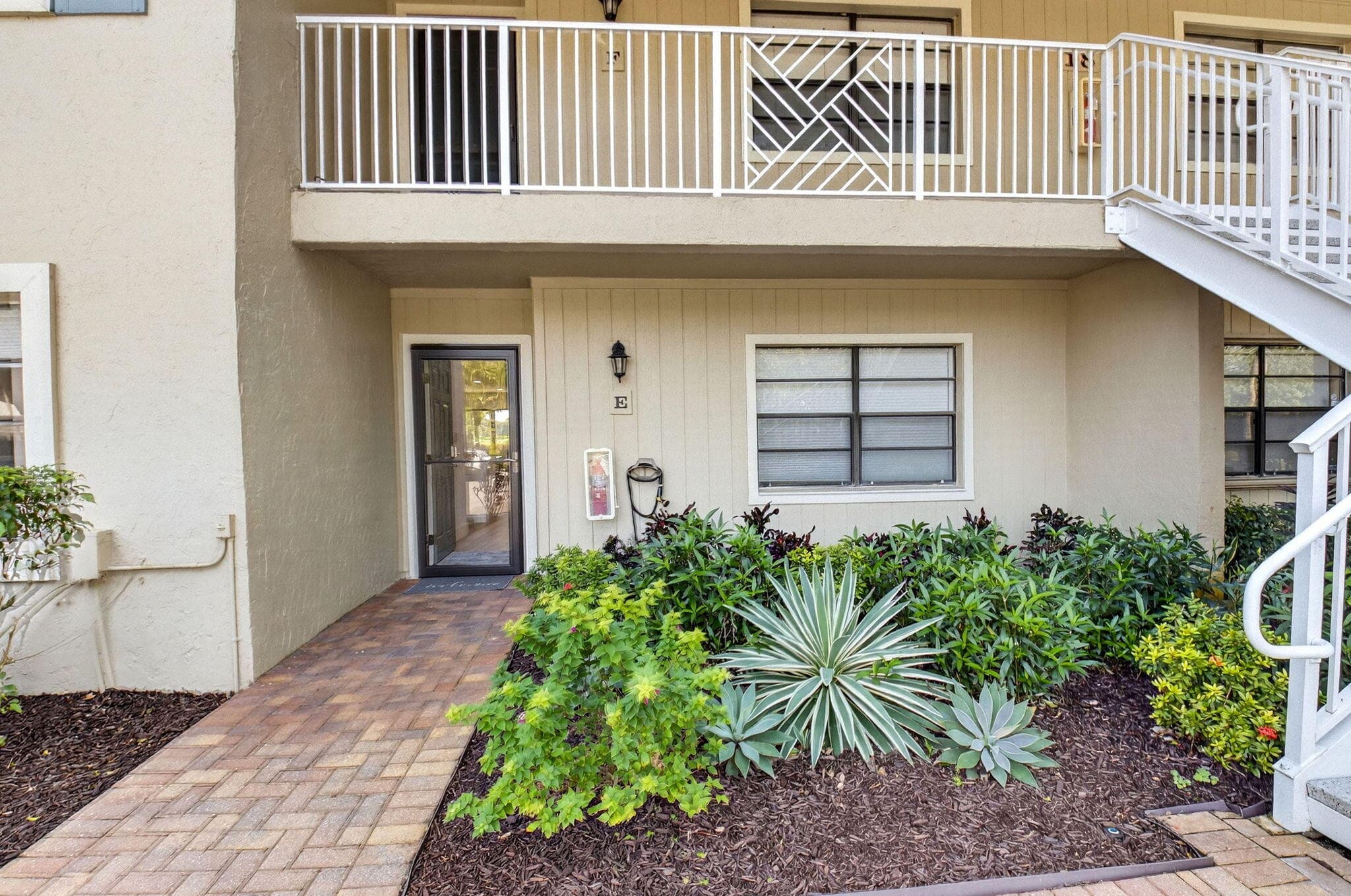 18 Westgate Lane E, Boynton Beach, FL 33436 — photo 1 of 86